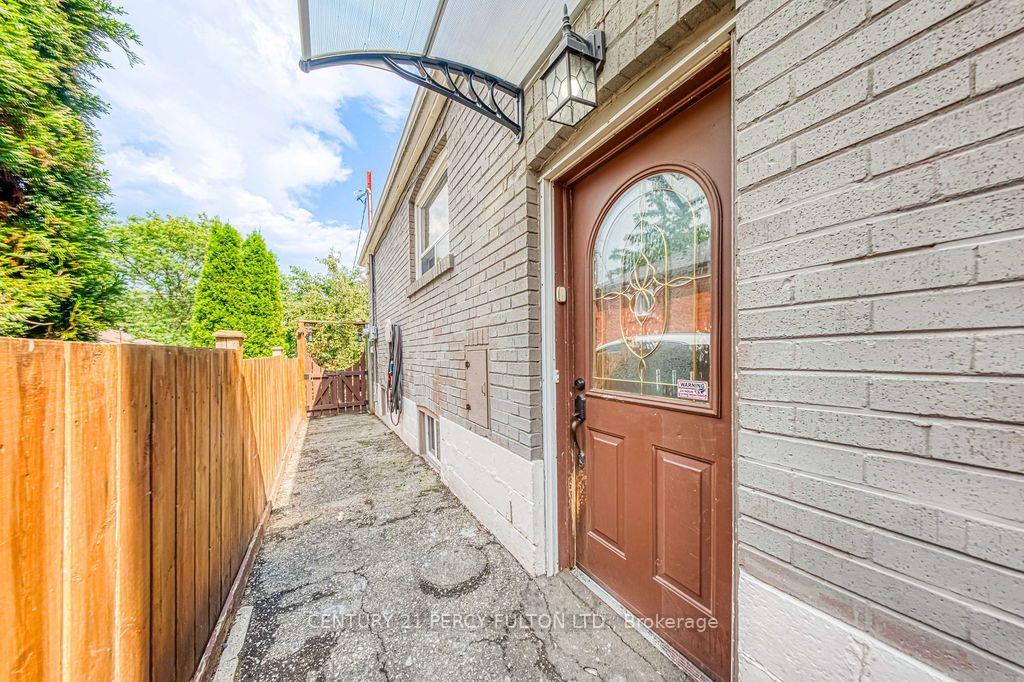 Photo 5 of Unit Bsmt, 36 Merryfield Drive, Scarborough, Dorset Park — HOMEH