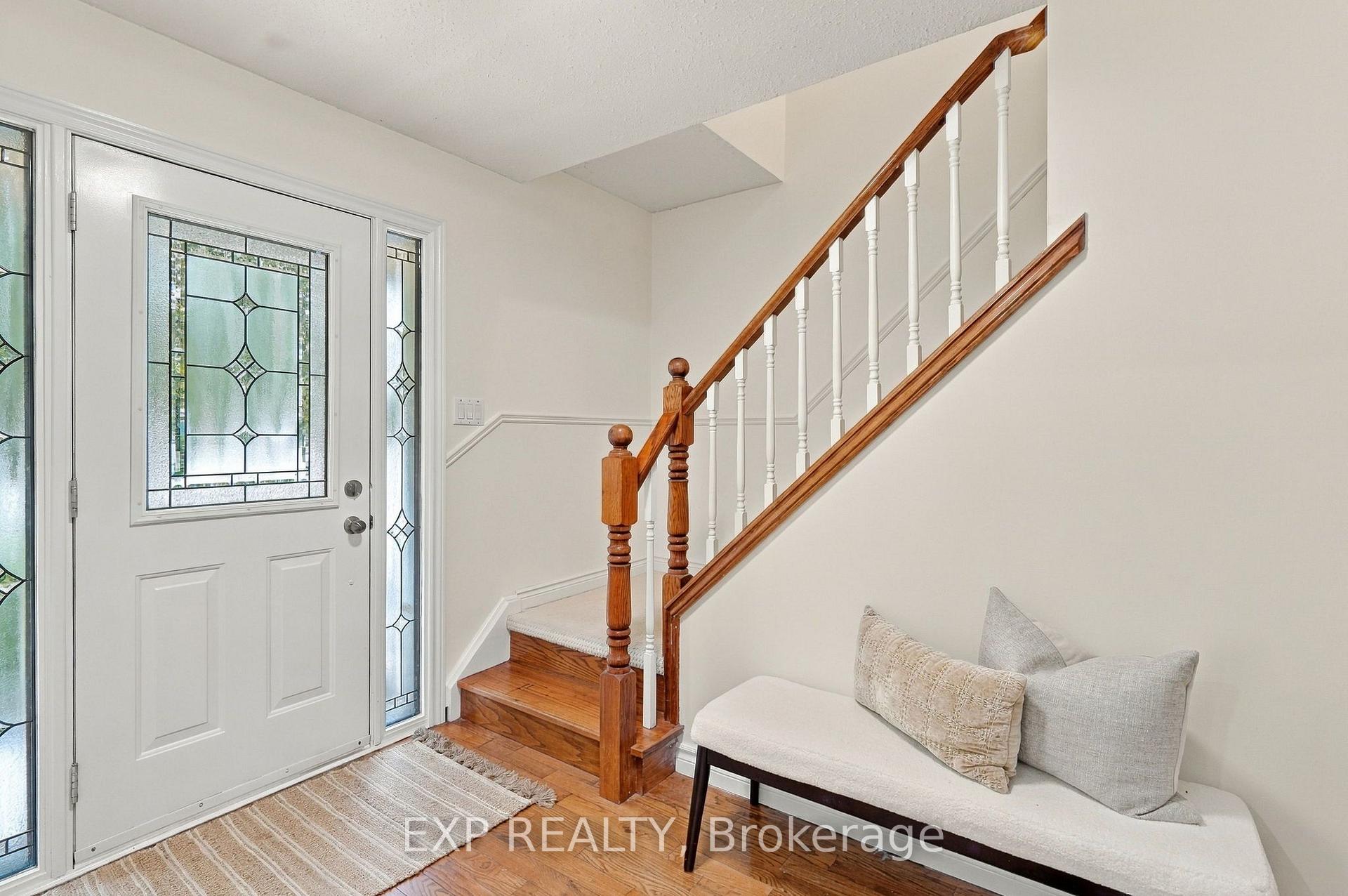 Photo 3 of 491 Tipperton Crescent, Oakville, West — HOMEH