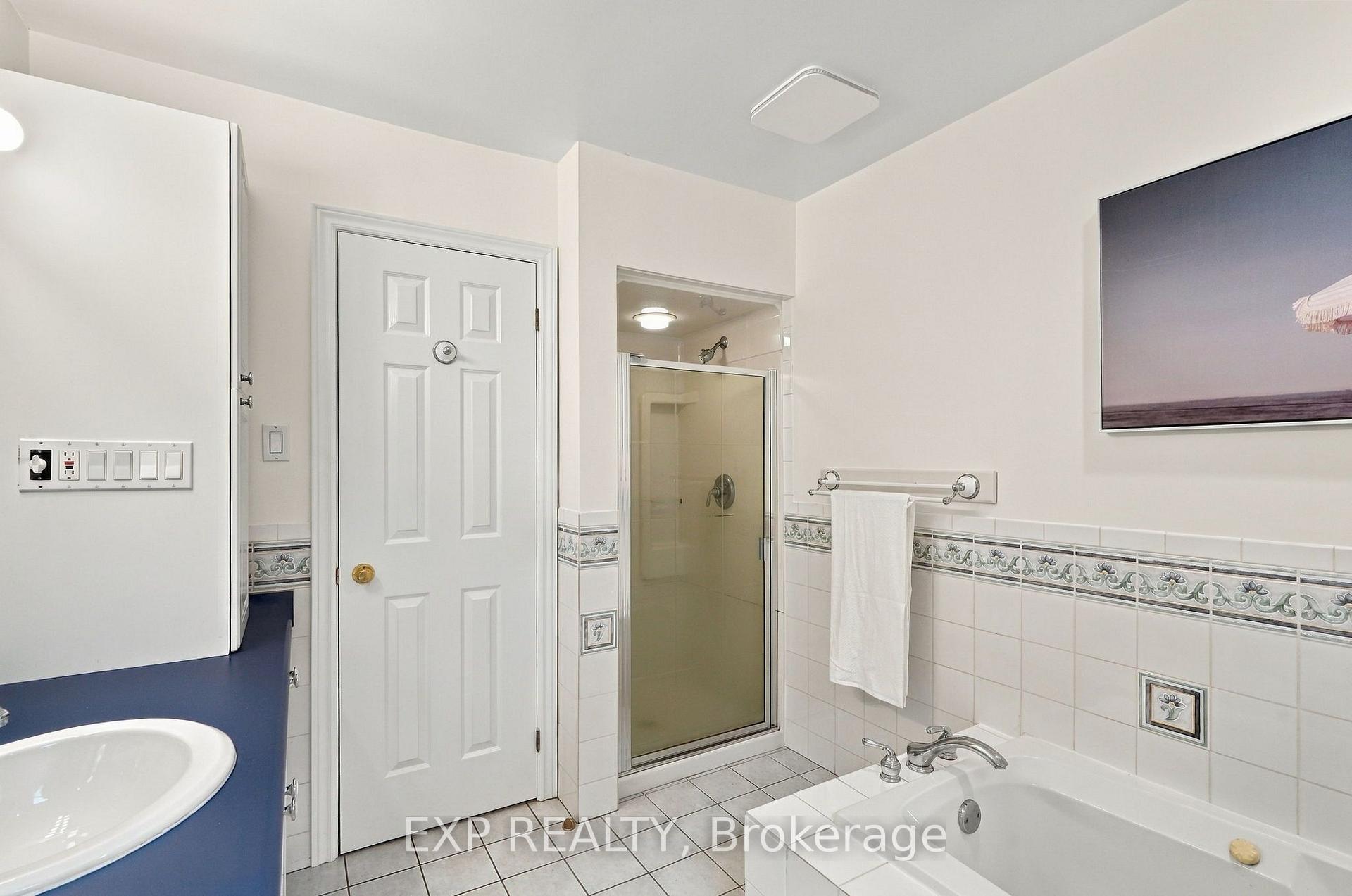 Photo 35 of 491 Tipperton Crescent, Oakville, West — HOMEH