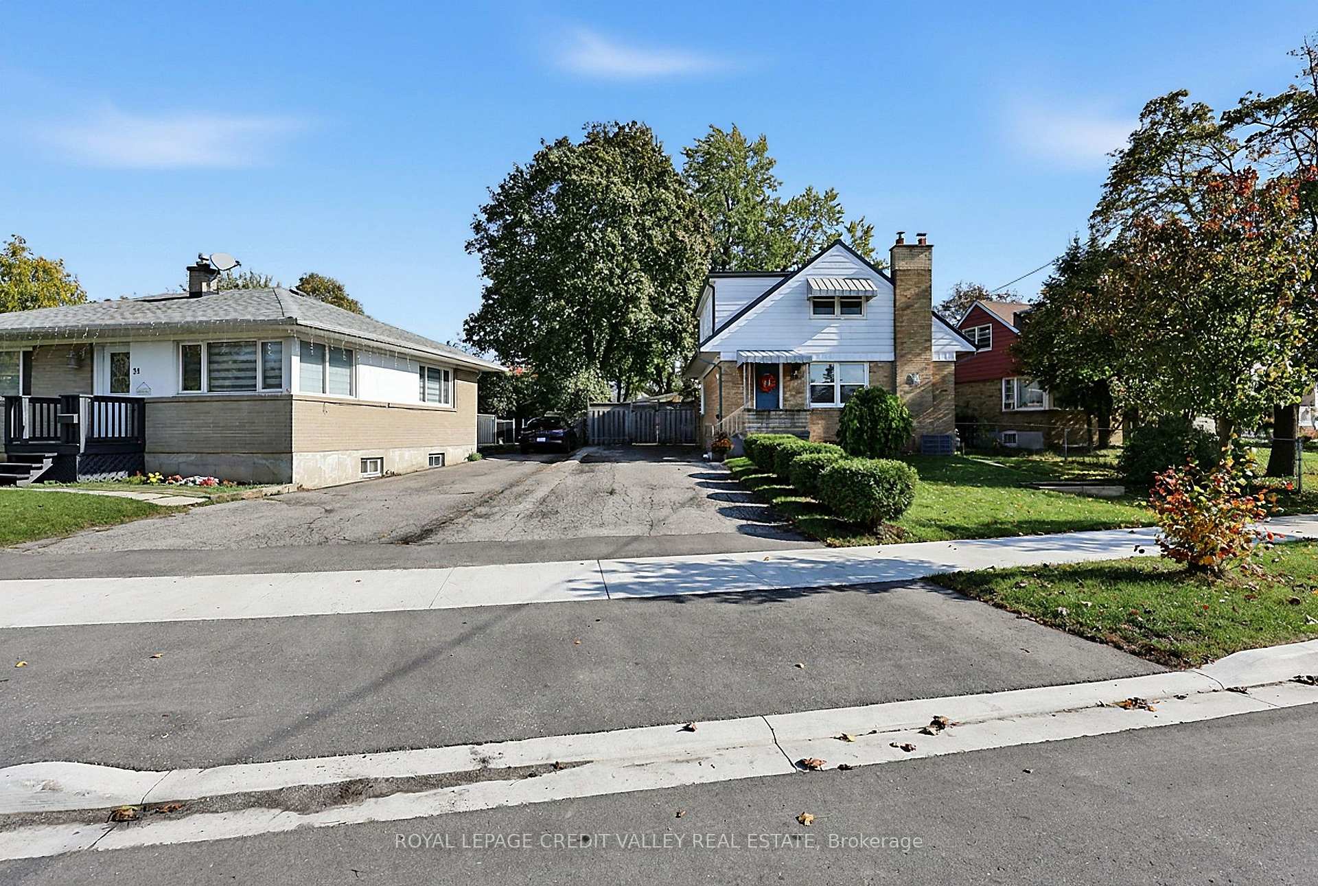 Photo 2 of 29 Crestview Avenue, Brampton, Brampton East — HOMEH