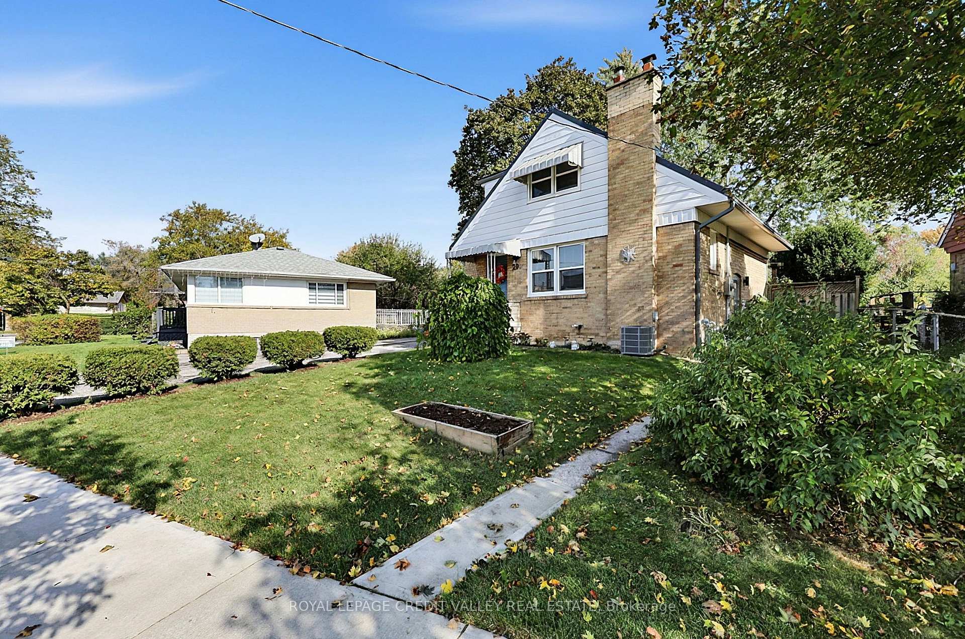 Photo 4 of 29 Crestview Avenue, Brampton, Brampton East — HOMEH