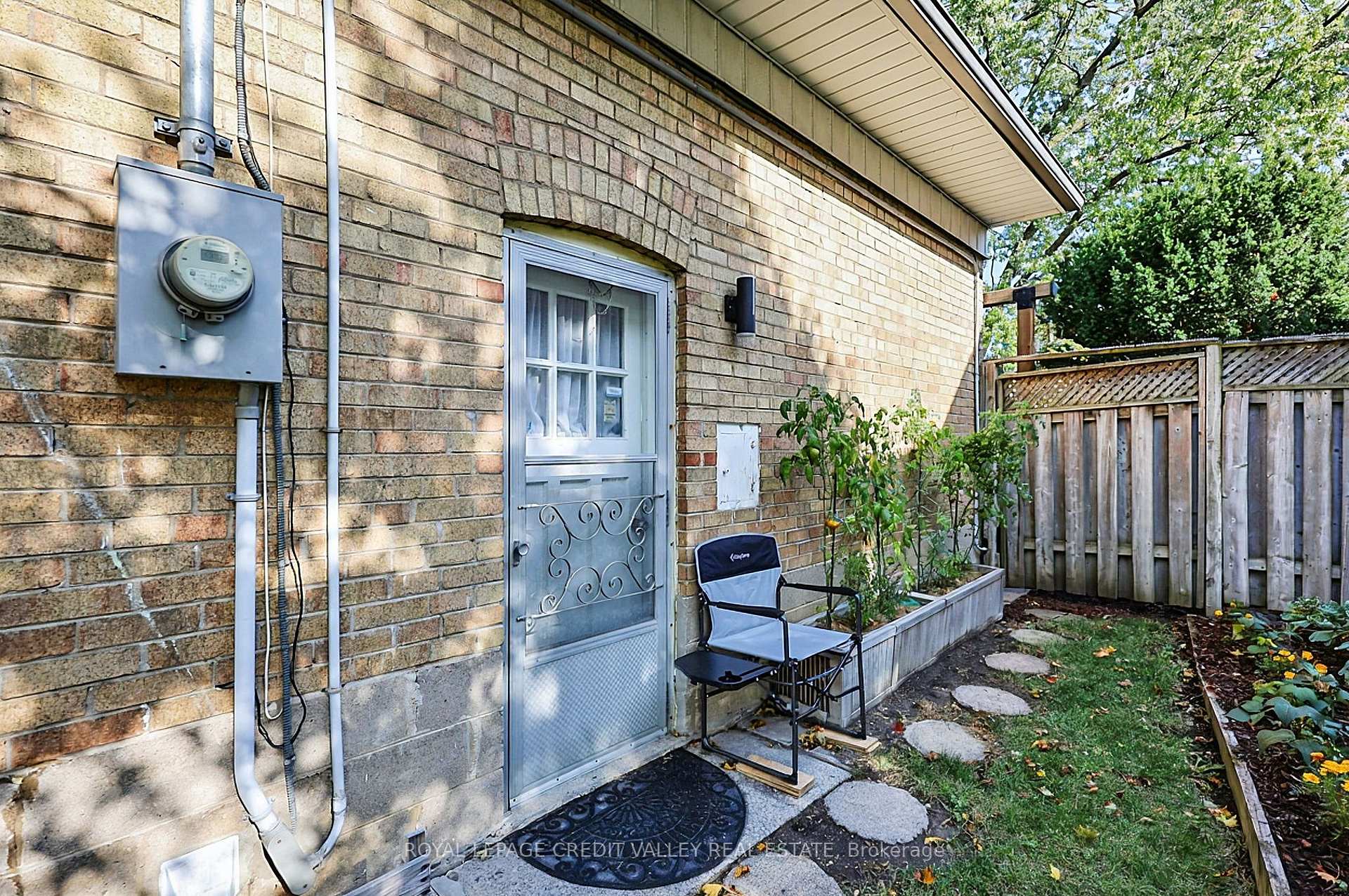 Photo 5 of 29 Crestview Avenue, Brampton, Brampton East — HOMEH