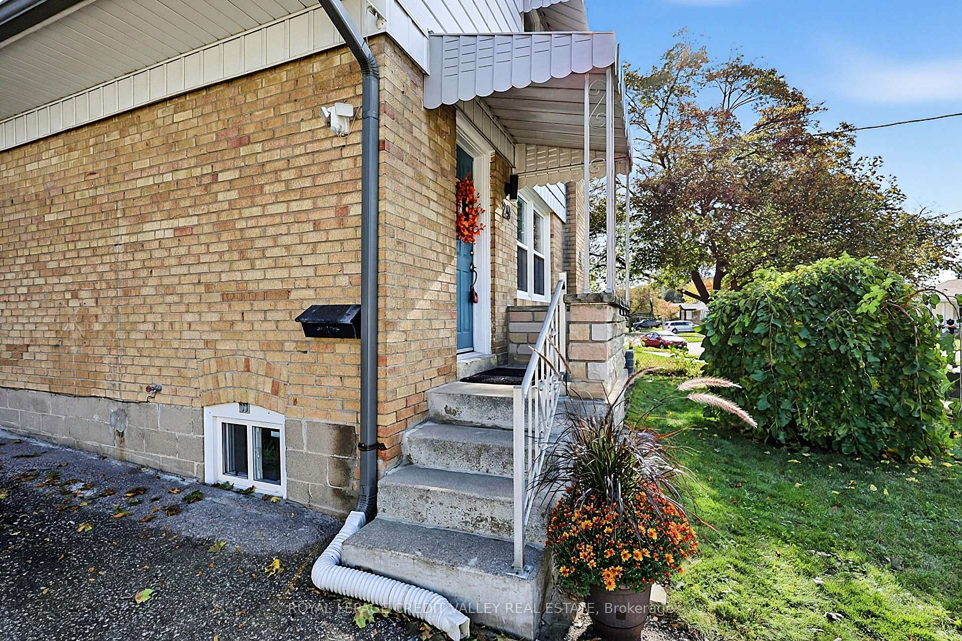 Photo 6 of 29 Crestview Avenue, Brampton, Brampton East — HOMEH