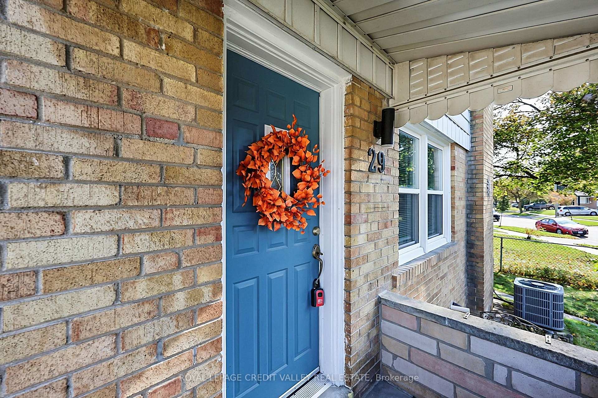 Photo 7 of 29 Crestview Avenue, Brampton, Brampton East — HOMEH