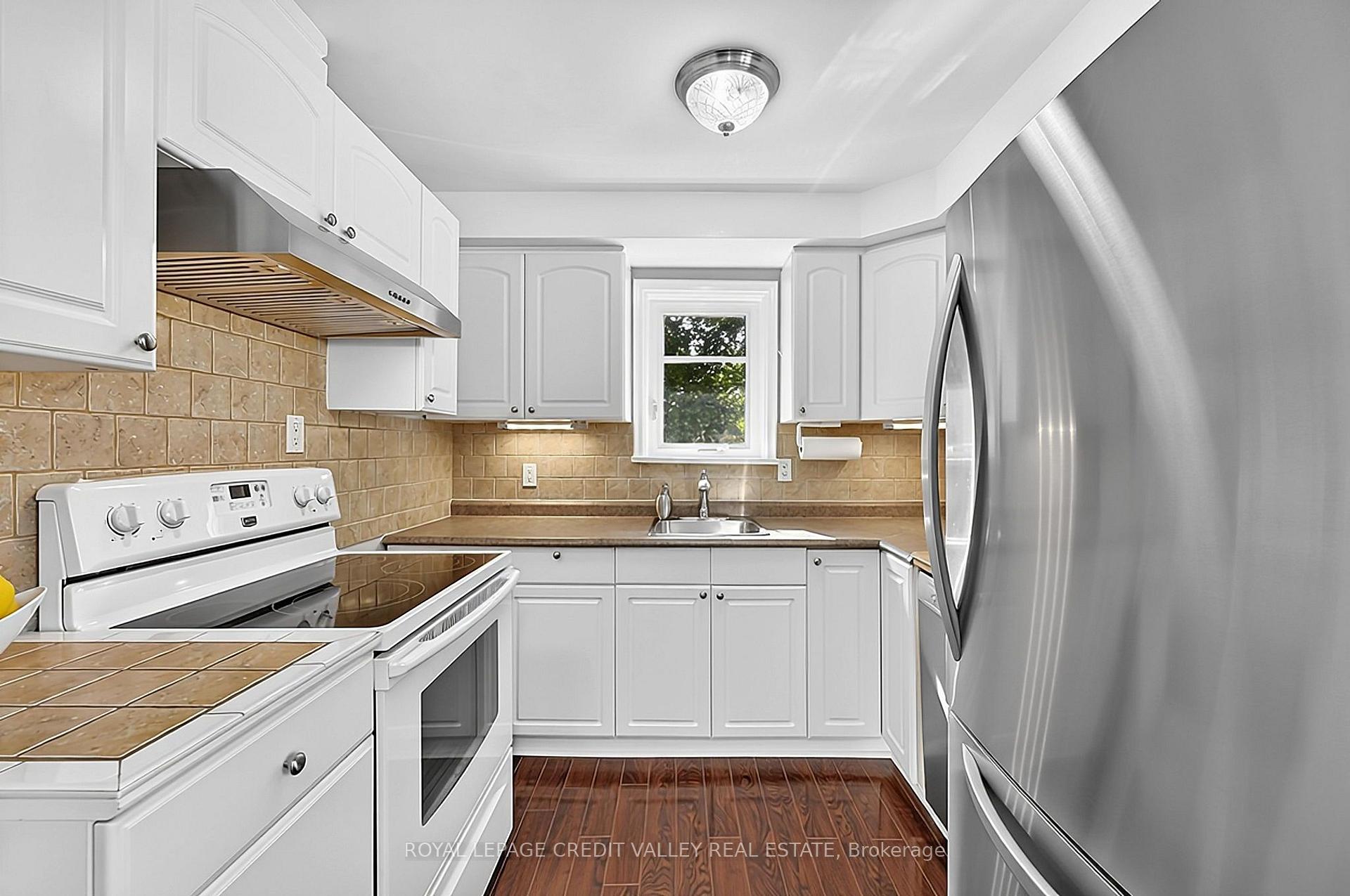 Photo 13 of 29 Crestview Avenue, Brampton, Brampton East — HOMEH