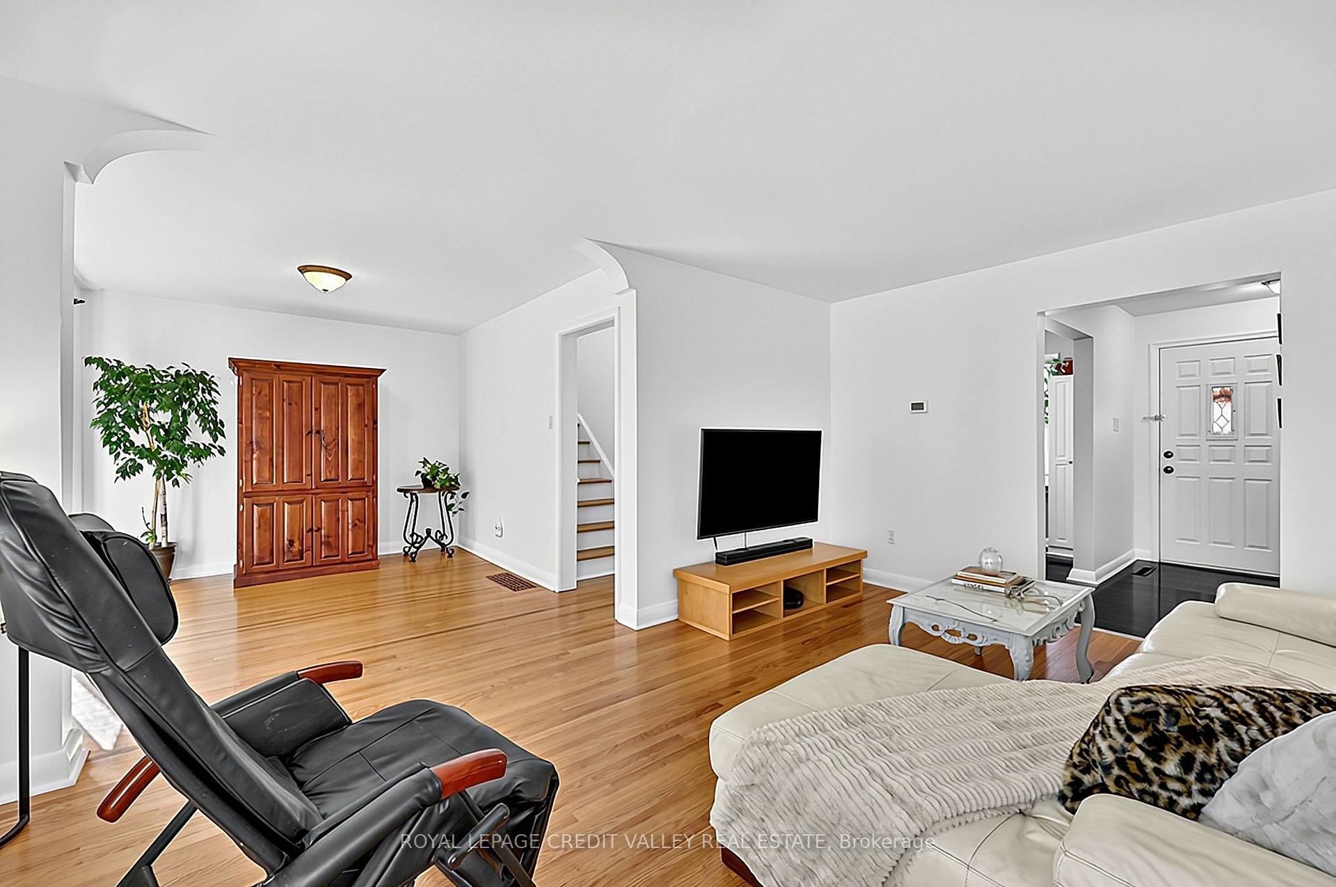 Photo 17 of 29 Crestview Avenue, Brampton, Brampton East — HOMEH