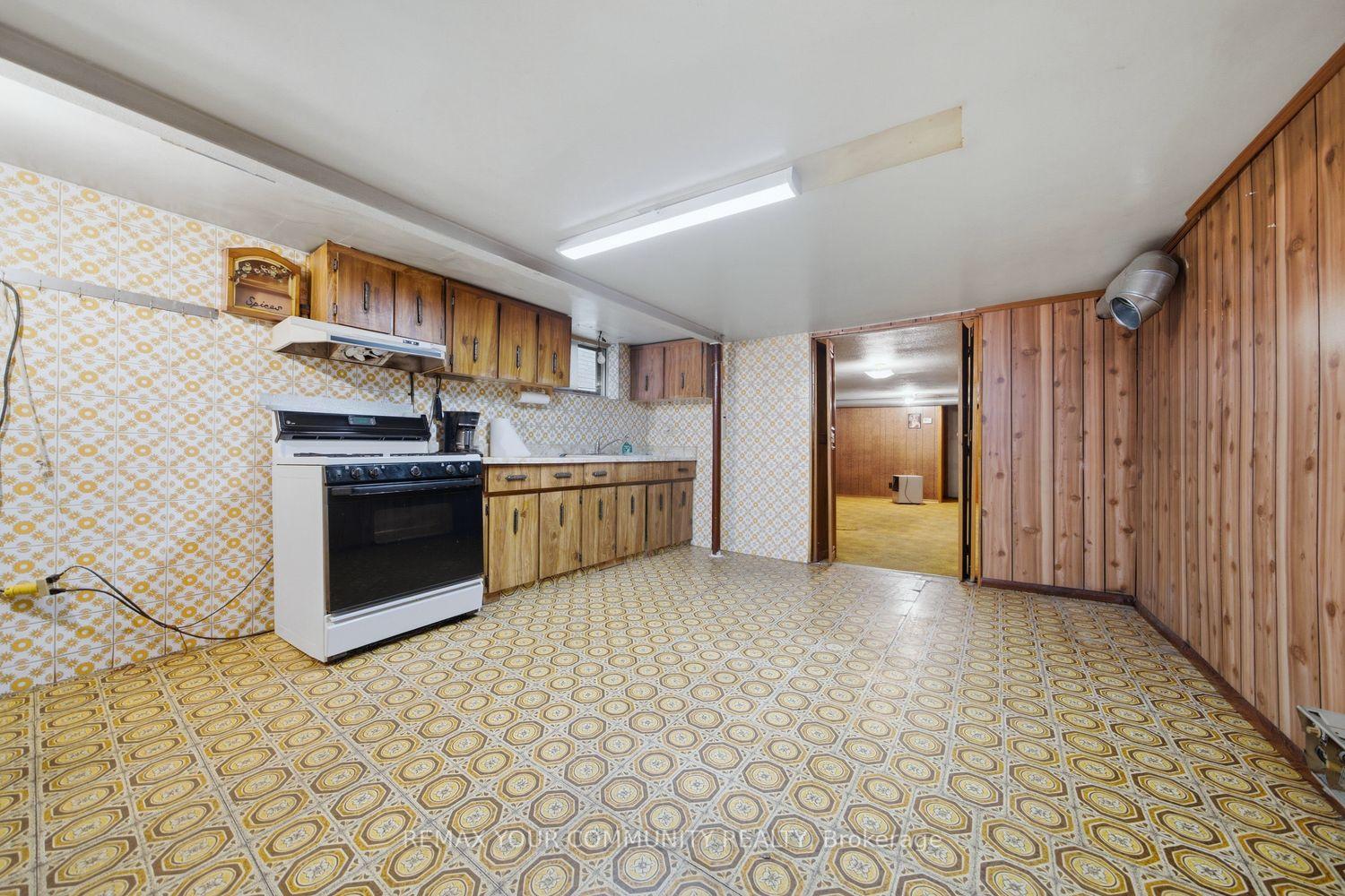 Photo 7 of 279 McRoberts Avenue, Toronto, Caledonia-Fairbank — HOMEH
