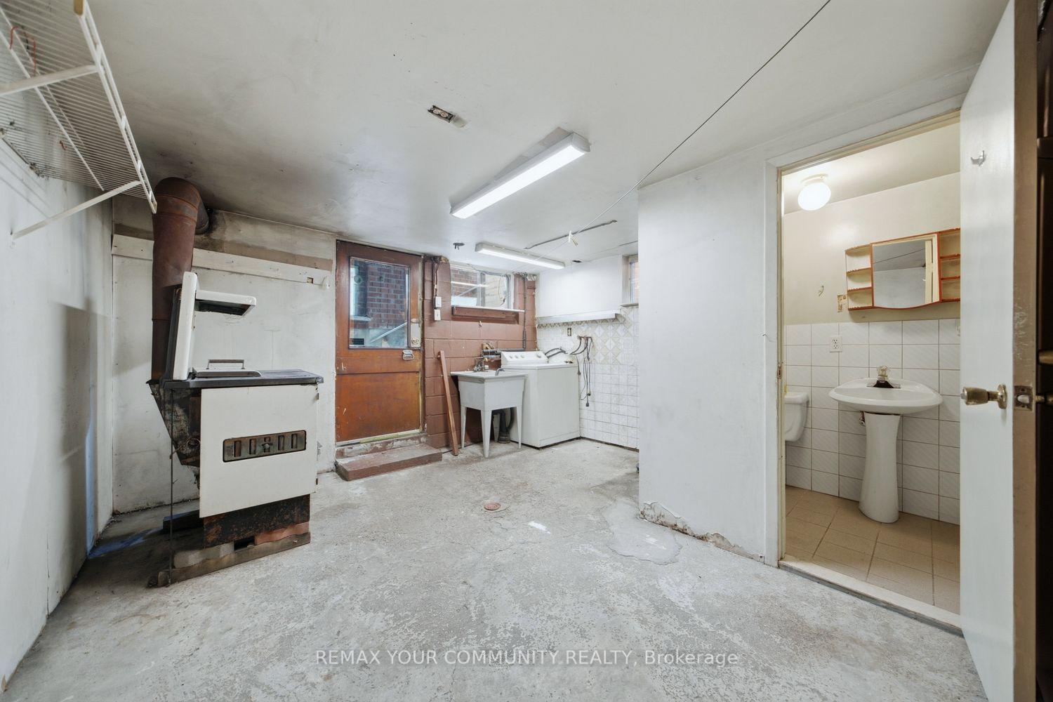 Photo 8 of 279 McRoberts Avenue, Toronto, Caledonia-Fairbank — HOMEH