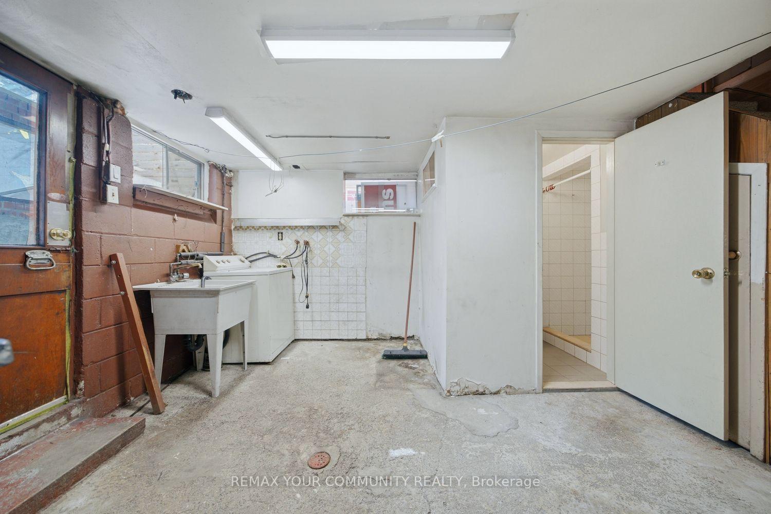 Photo 10 of 279 McRoberts Avenue, Toronto, Caledonia-Fairbank — HOMEH
