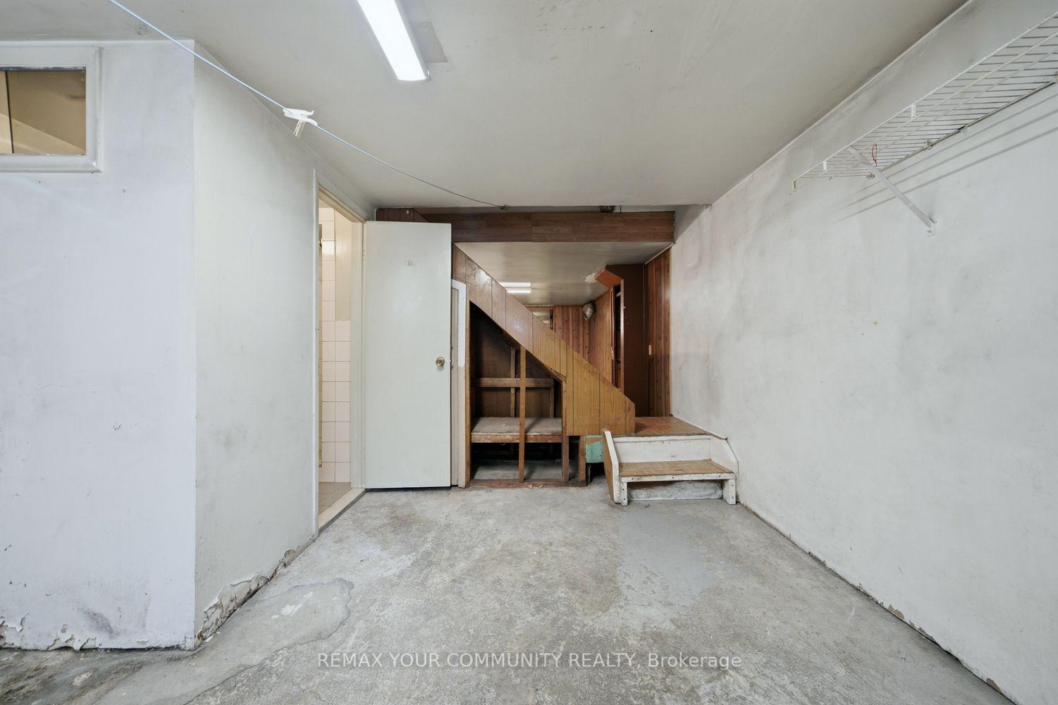 Photo 11 of 279 McRoberts Avenue, Toronto, Caledonia-Fairbank — HOMEH
