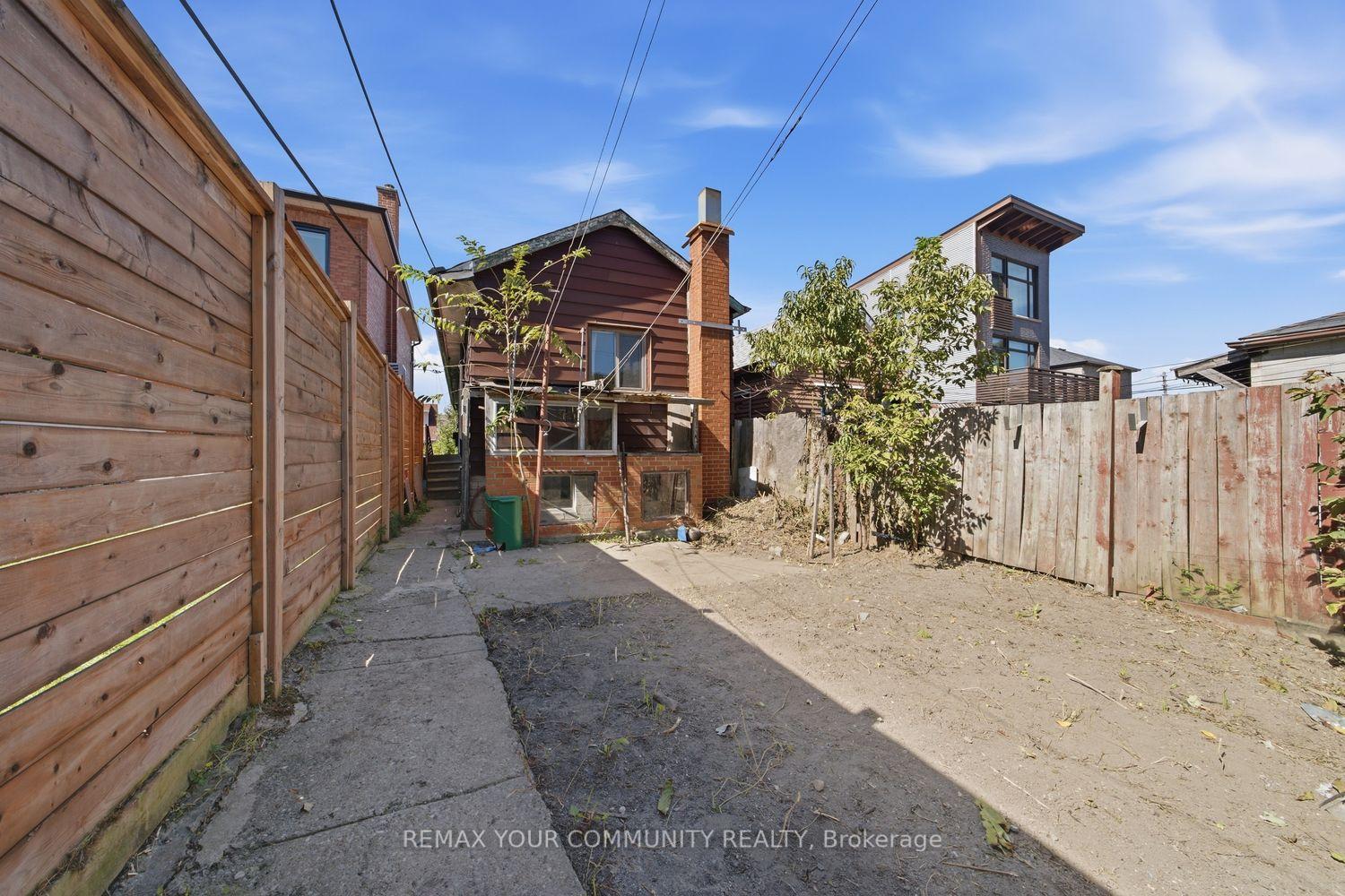 Photo 12 of 279 McRoberts Avenue, Toronto, Caledonia-Fairbank — HOMEH