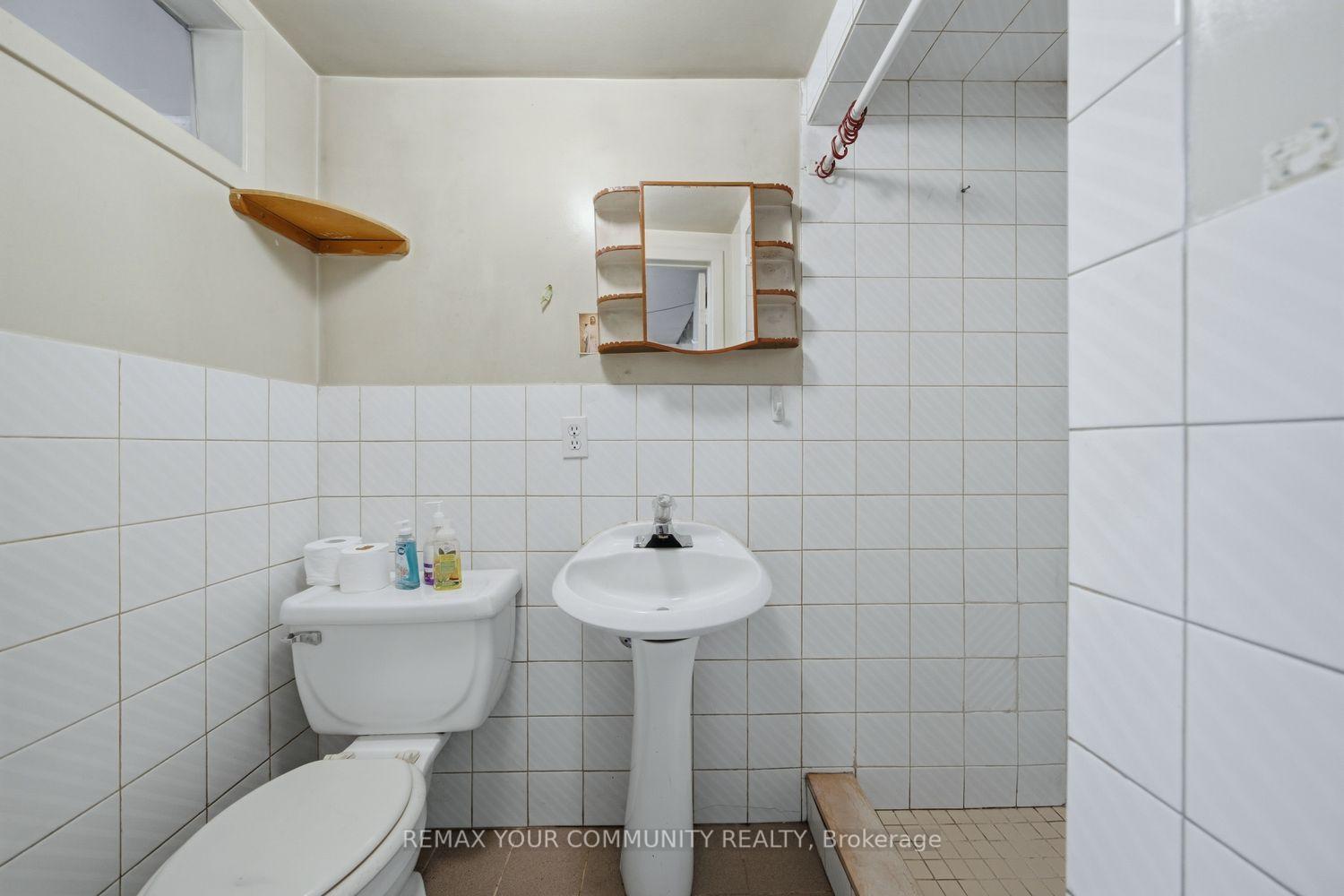 Photo 13 of 279 McRoberts Avenue, Toronto, Caledonia-Fairbank — HOMEH