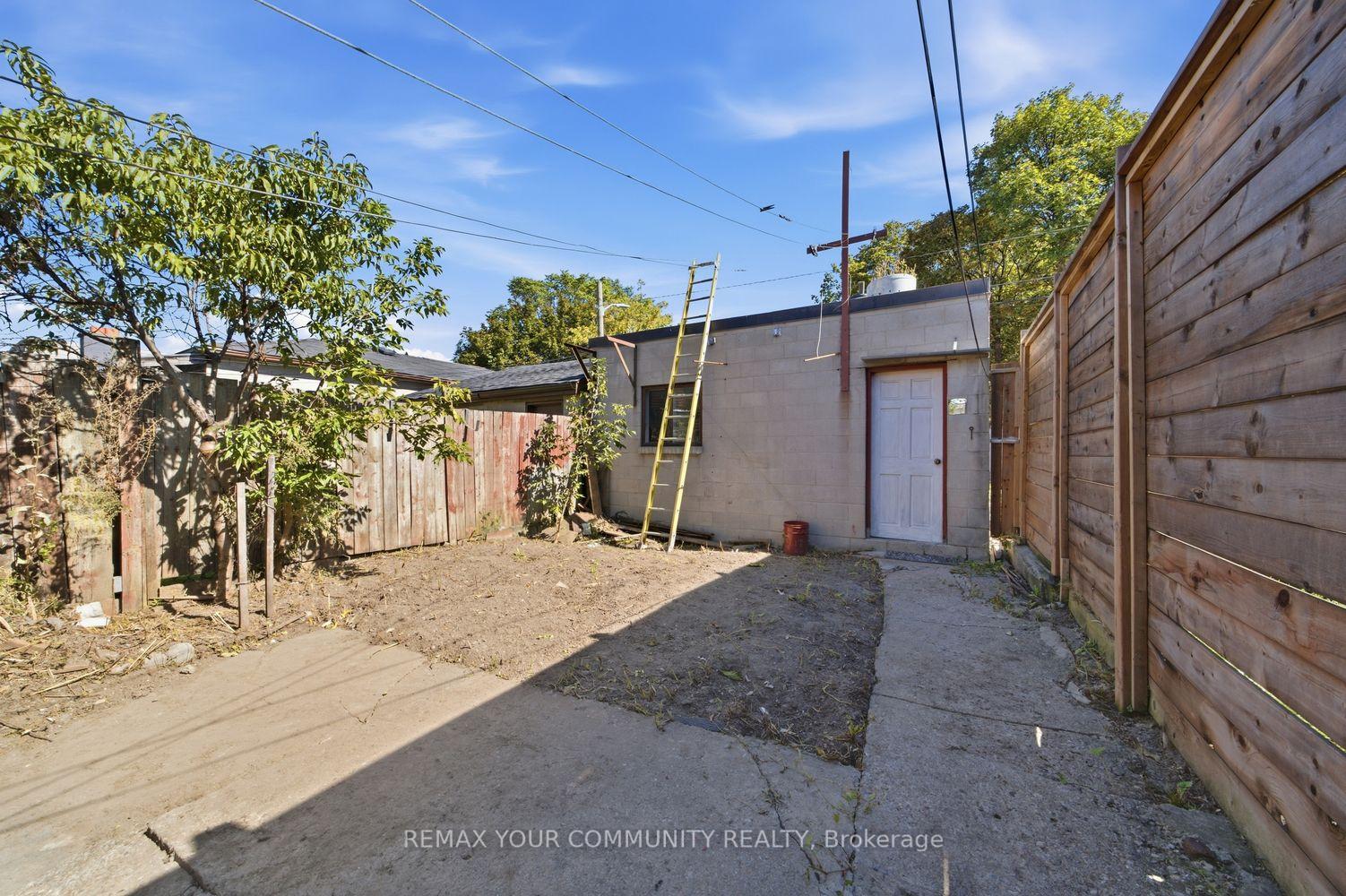 Photo 18 of 279 McRoberts Avenue, Toronto, Caledonia-Fairbank — HOMEH