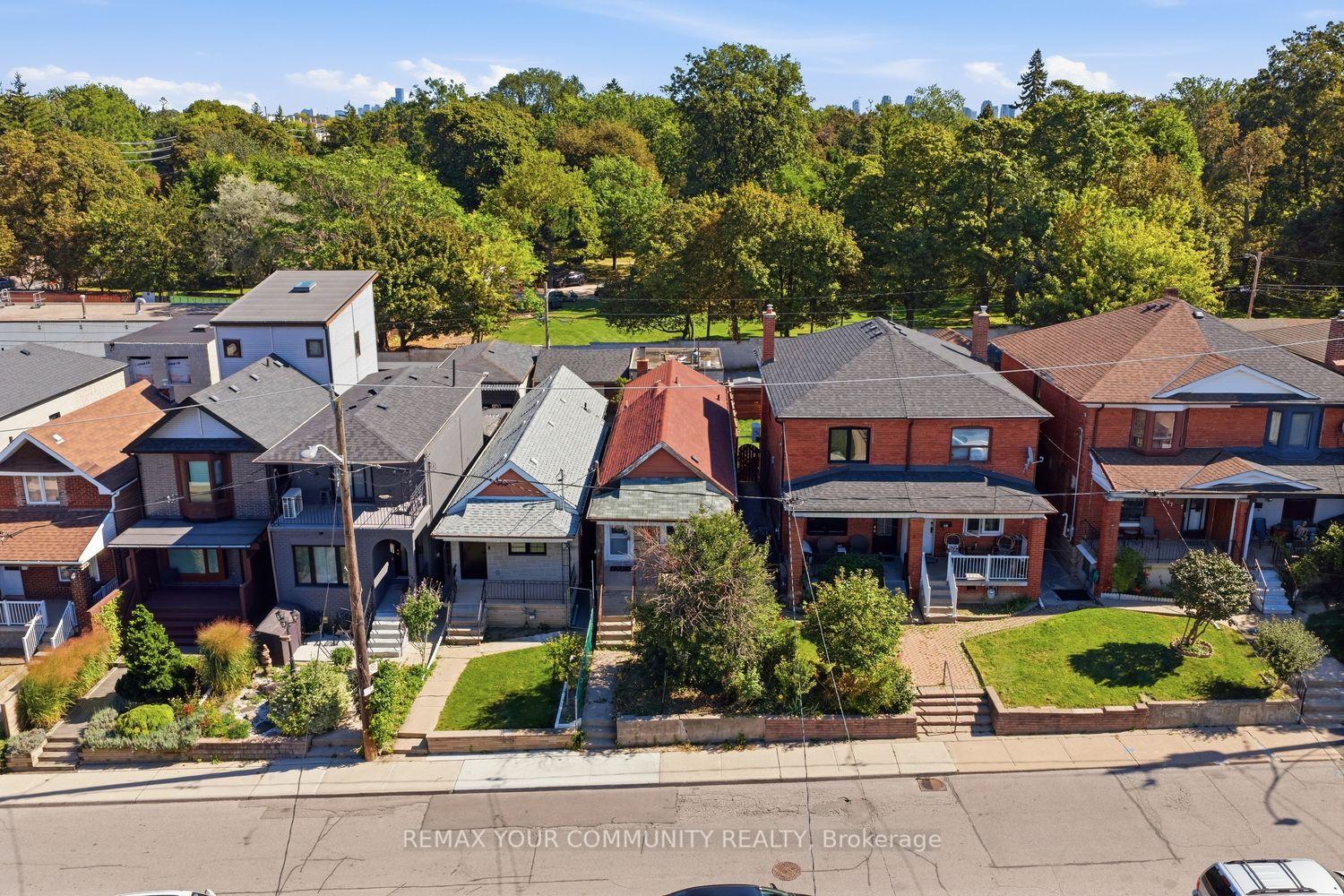 Photo 19 of 279 McRoberts Avenue, Toronto, Caledonia-Fairbank — HOMEH