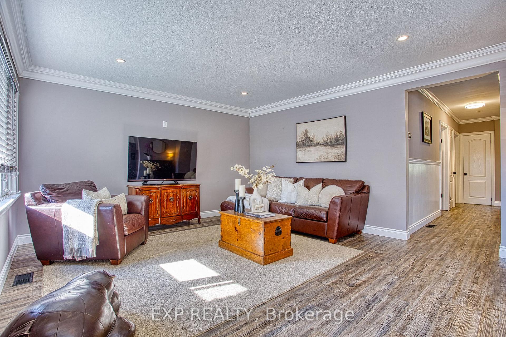Photo 6 of 429 Elizabeth Street, Grimsby, Grimsby Beach — HOMEH