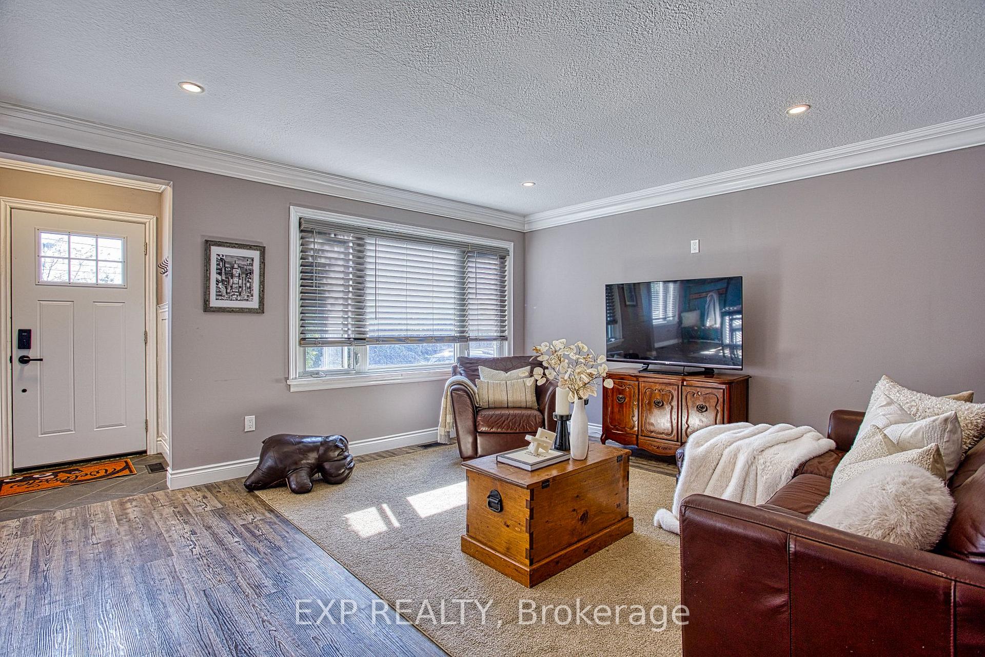 Photo 10 of 429 Elizabeth Street, Grimsby, Grimsby Beach — HOMEH