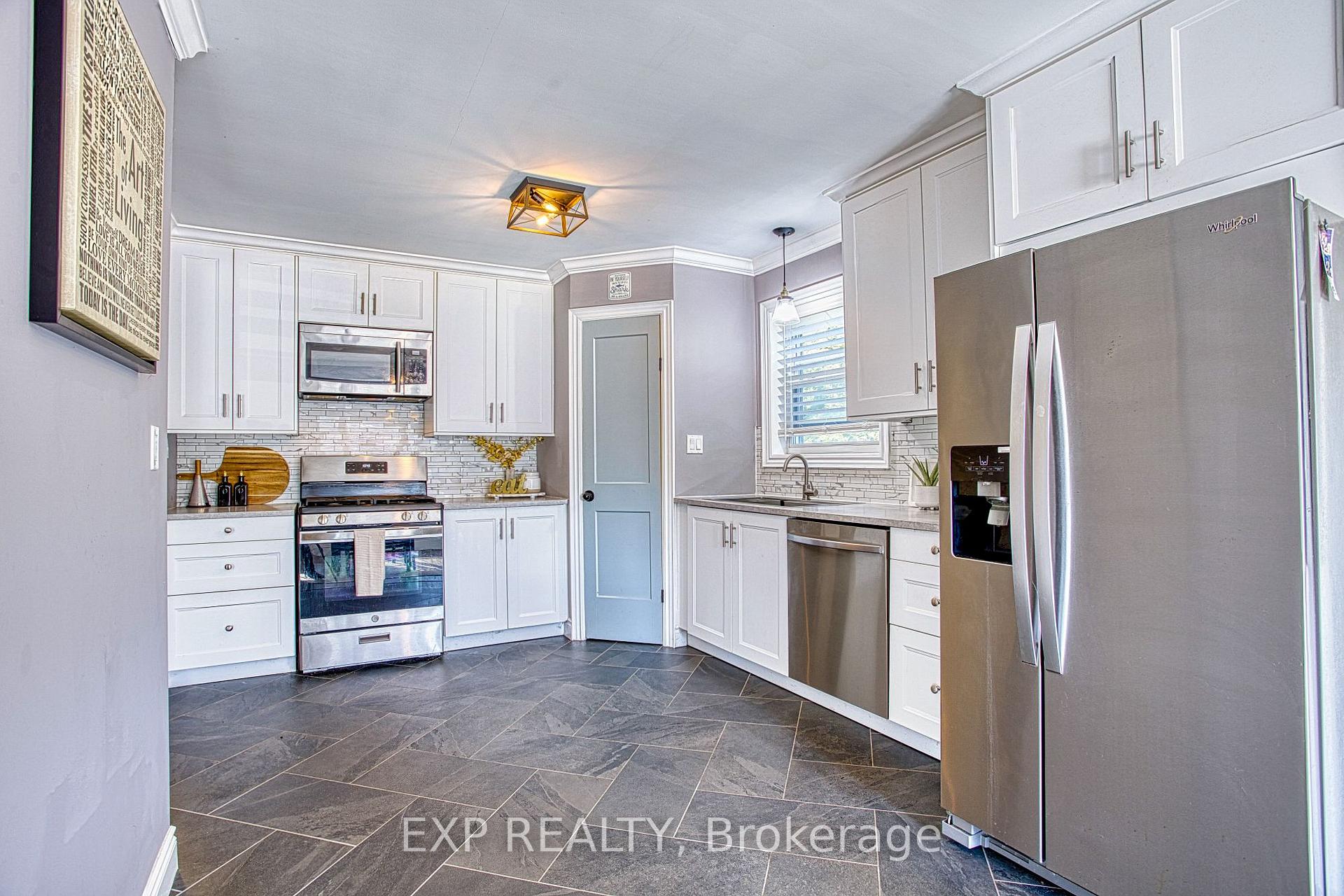 Photo 12 of 429 Elizabeth Street, Grimsby, Grimsby Beach — HOMEH