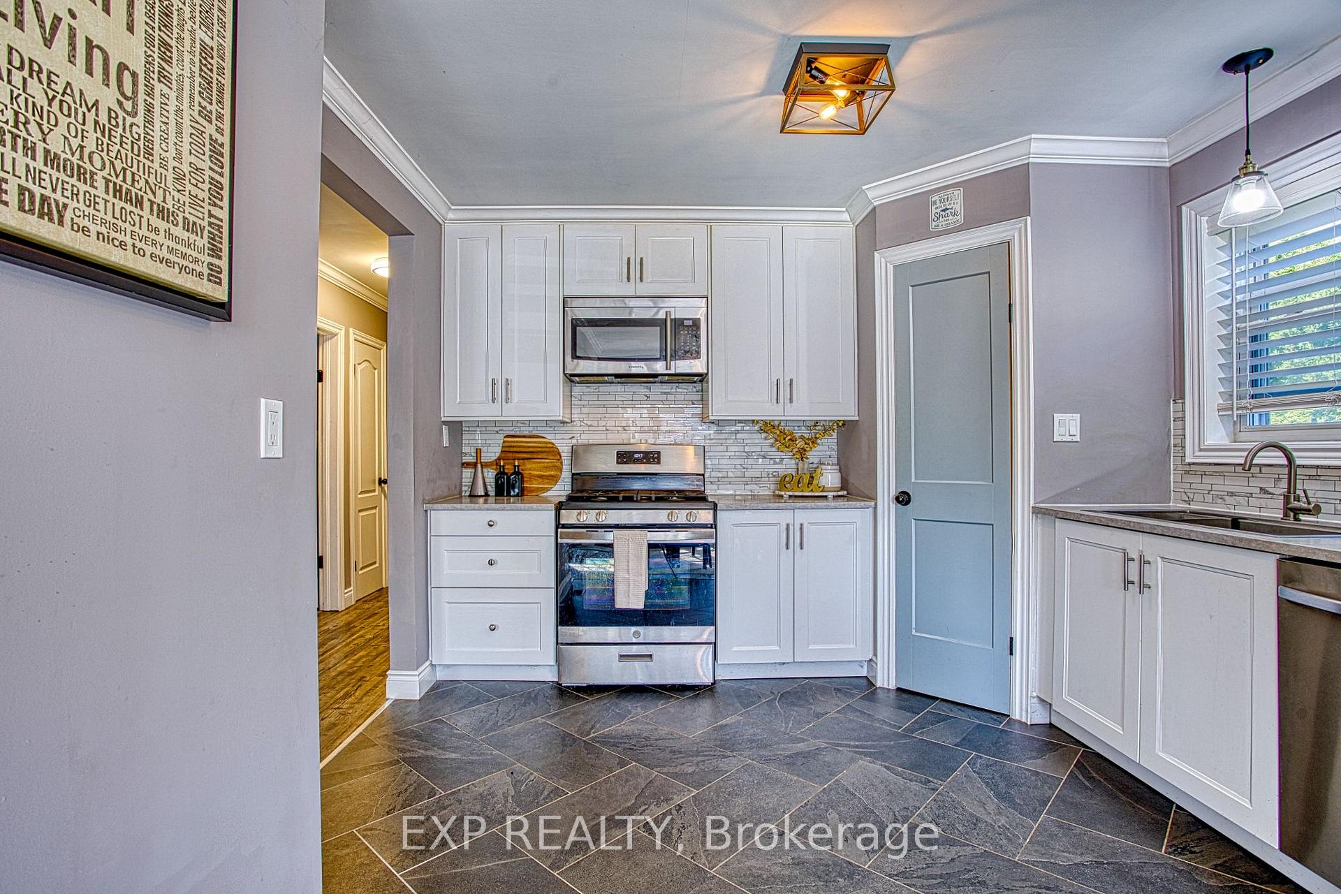 Photo 13 of 429 Elizabeth Street, Grimsby, Grimsby Beach — HOMEH
