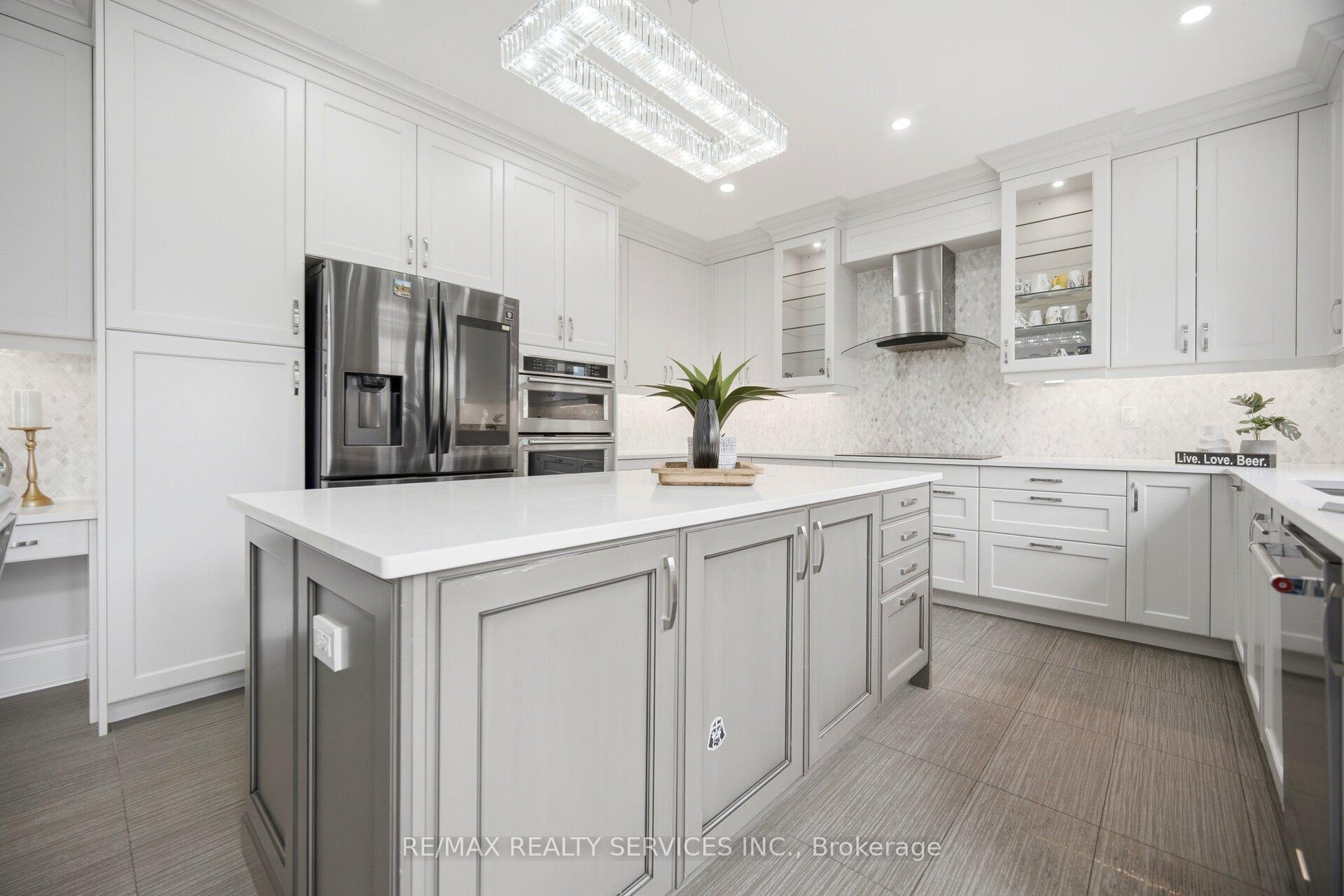 Photo 11 of 1 Adamsville Road, Brampton, Credit Valley — HOMEH