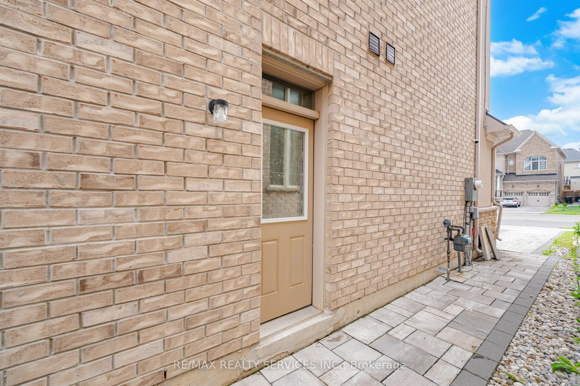 Photo 39 of 1 Adamsville Road, Brampton, Credit Valley — HOMEH