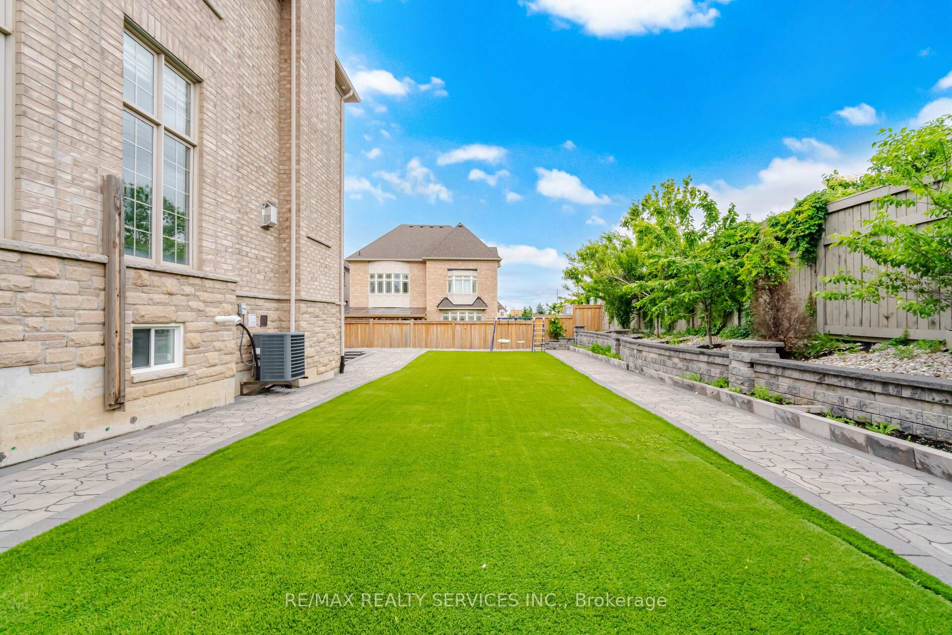 Photo 45 of 1 Adamsville Road, Brampton, Credit Valley — HOMEH