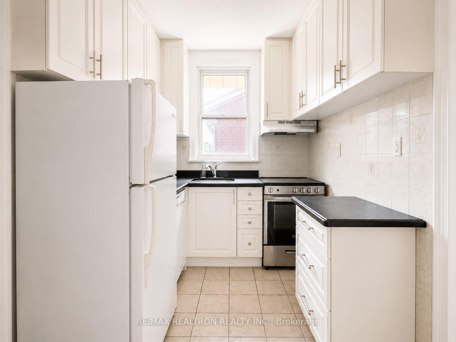 Photo 8 of Unit 2nd Floor unit, 25 Ranleigh Avenue, Toronto, Lawrence Park North — HOMEH