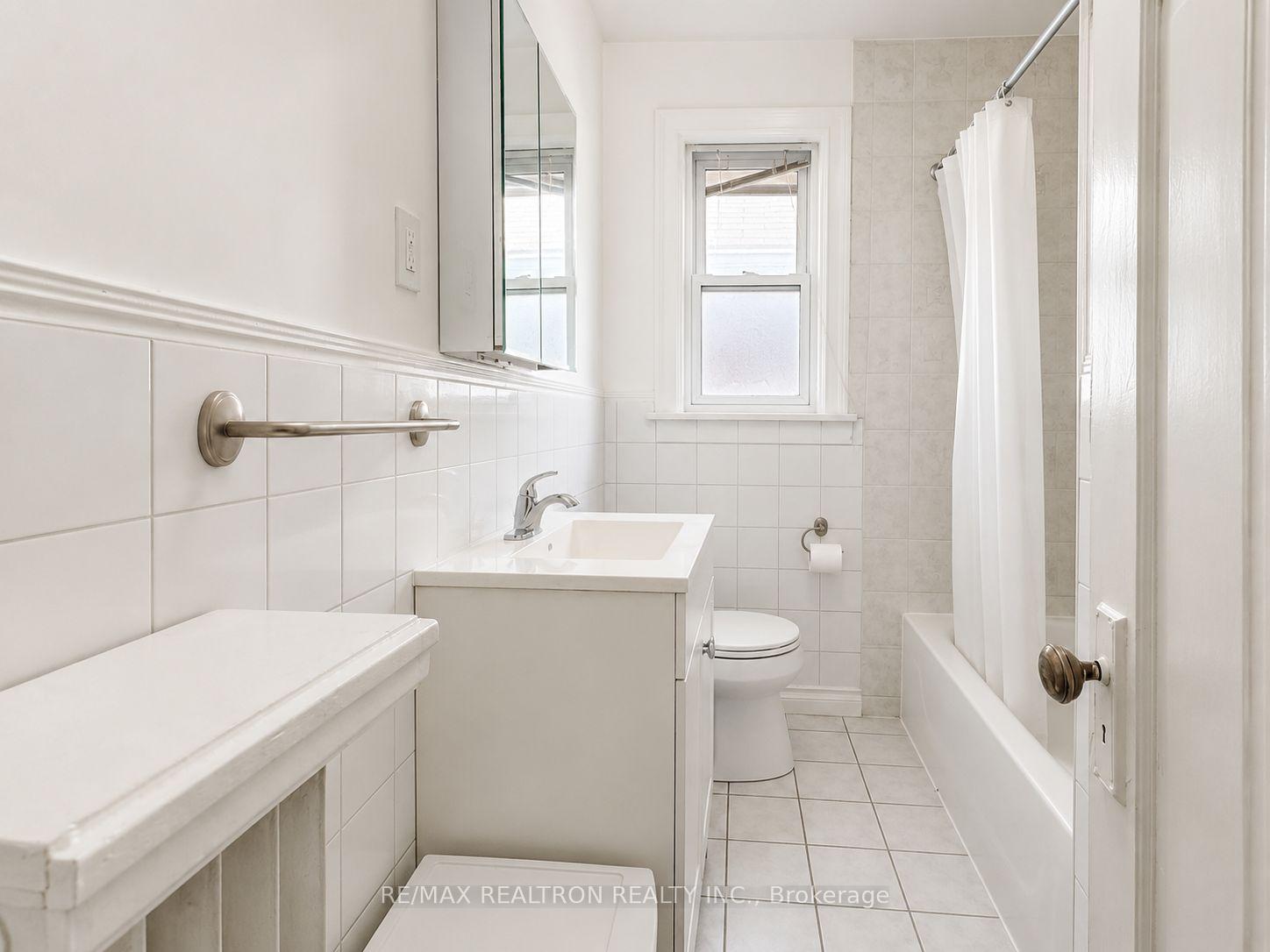 Photo 9 of Unit 2nd Floor unit, 25 Ranleigh Avenue, Toronto, Lawrence Park North — HOMEH