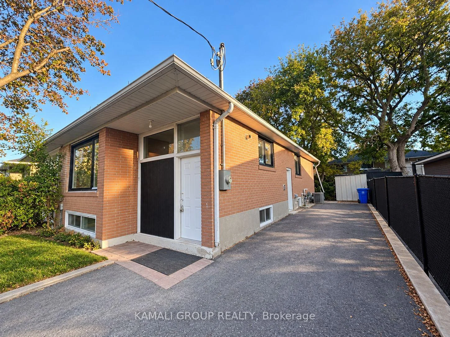 Front of Unit MAIN, 52 Walter Avenue