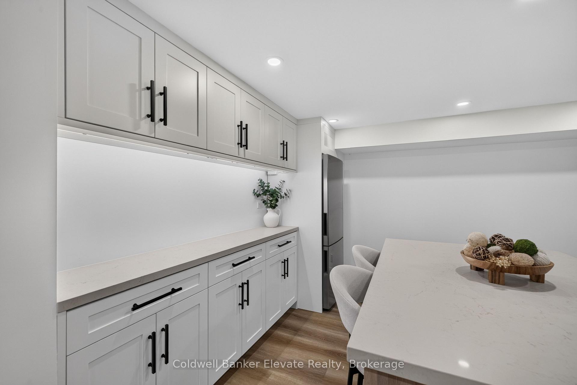 Photo 3 of 111 Kingswood Drive, Kitchener, Alpine — HOMEH