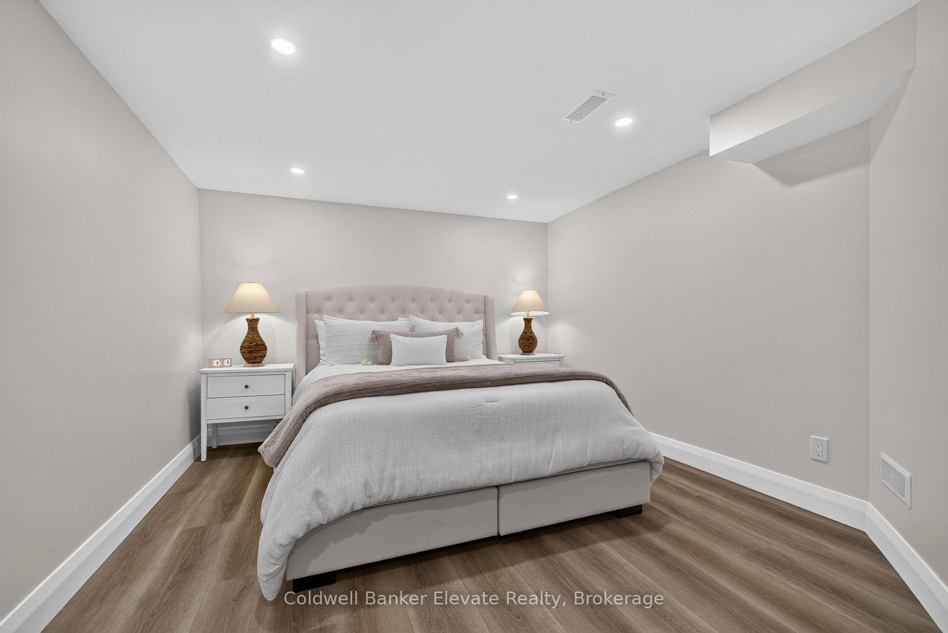 Photo 5 of 111 Kingswood Drive, Kitchener, Alpine — HOMEH