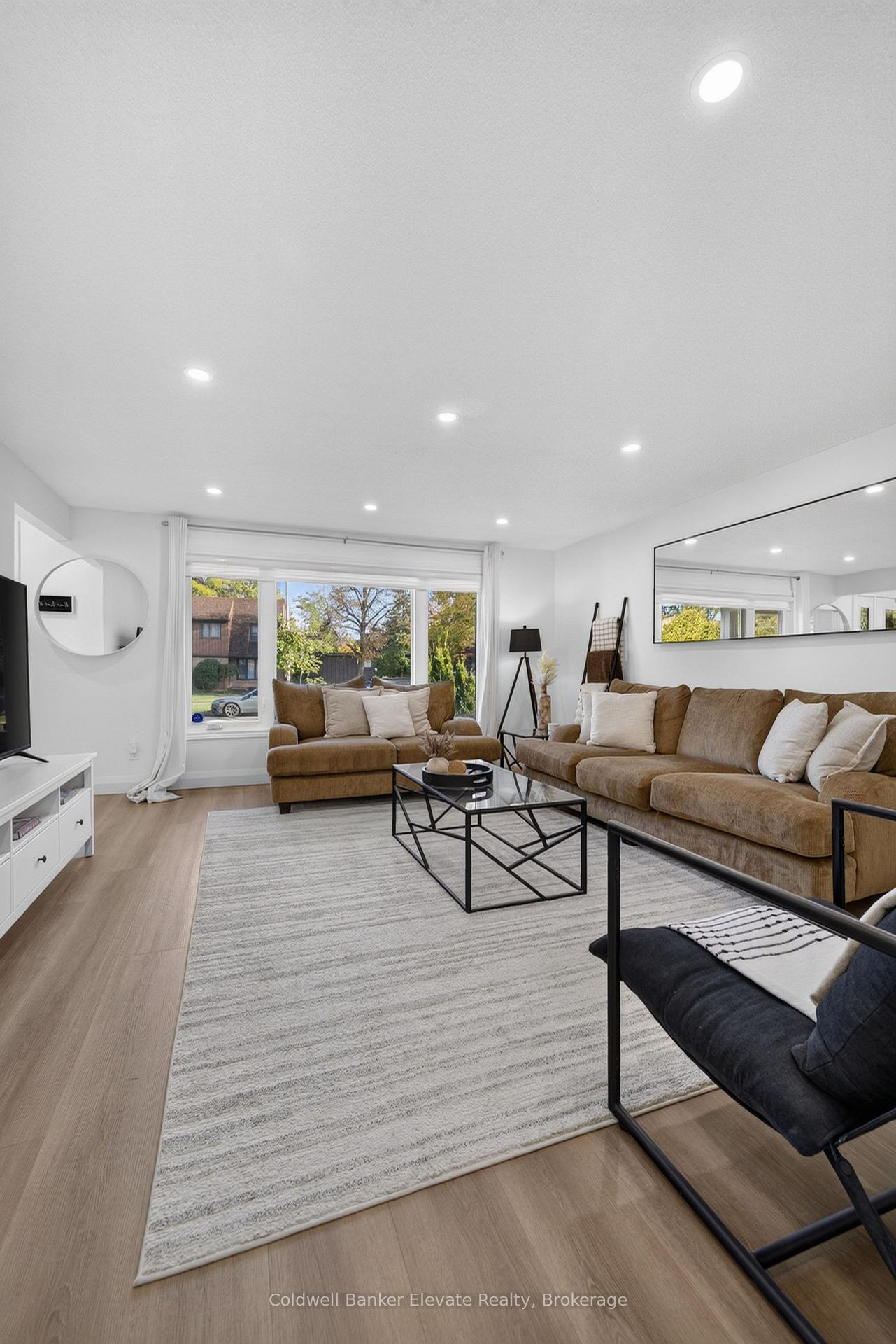 Photo 22 of 111 Kingswood Drive, Kitchener, Alpine — HOMEH