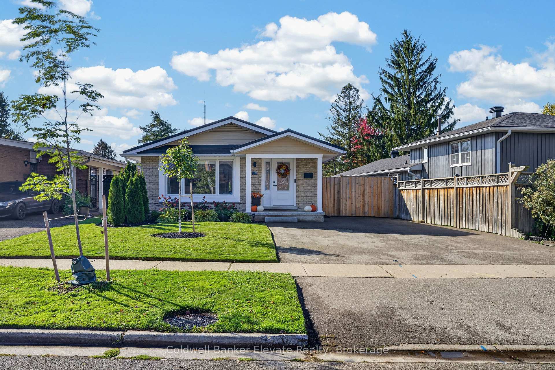 Photo 24 of 111 Kingswood Drive, Kitchener, Alpine — HOMEH