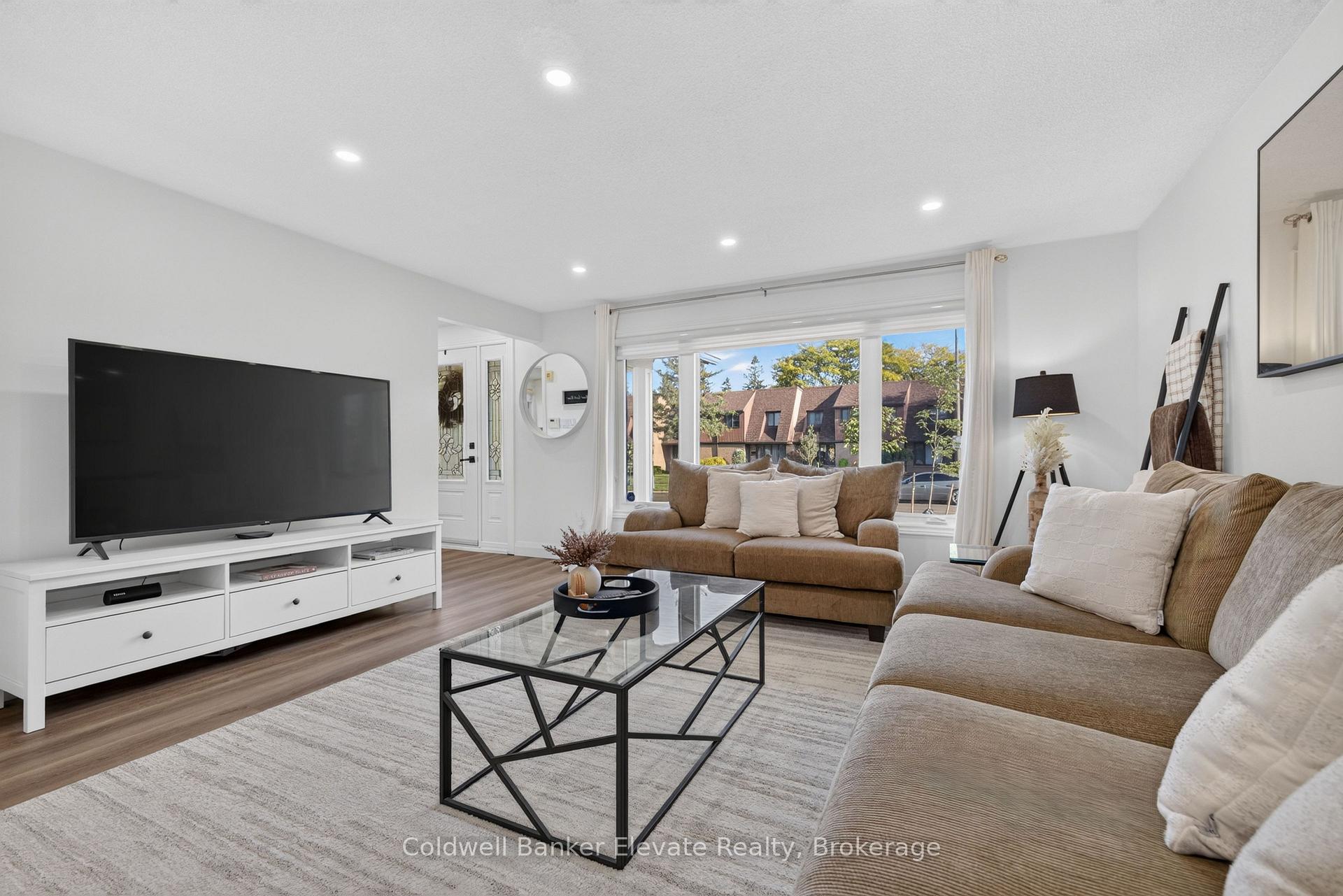 Photo 31 of 111 Kingswood Drive, Kitchener, Alpine — HOMEH