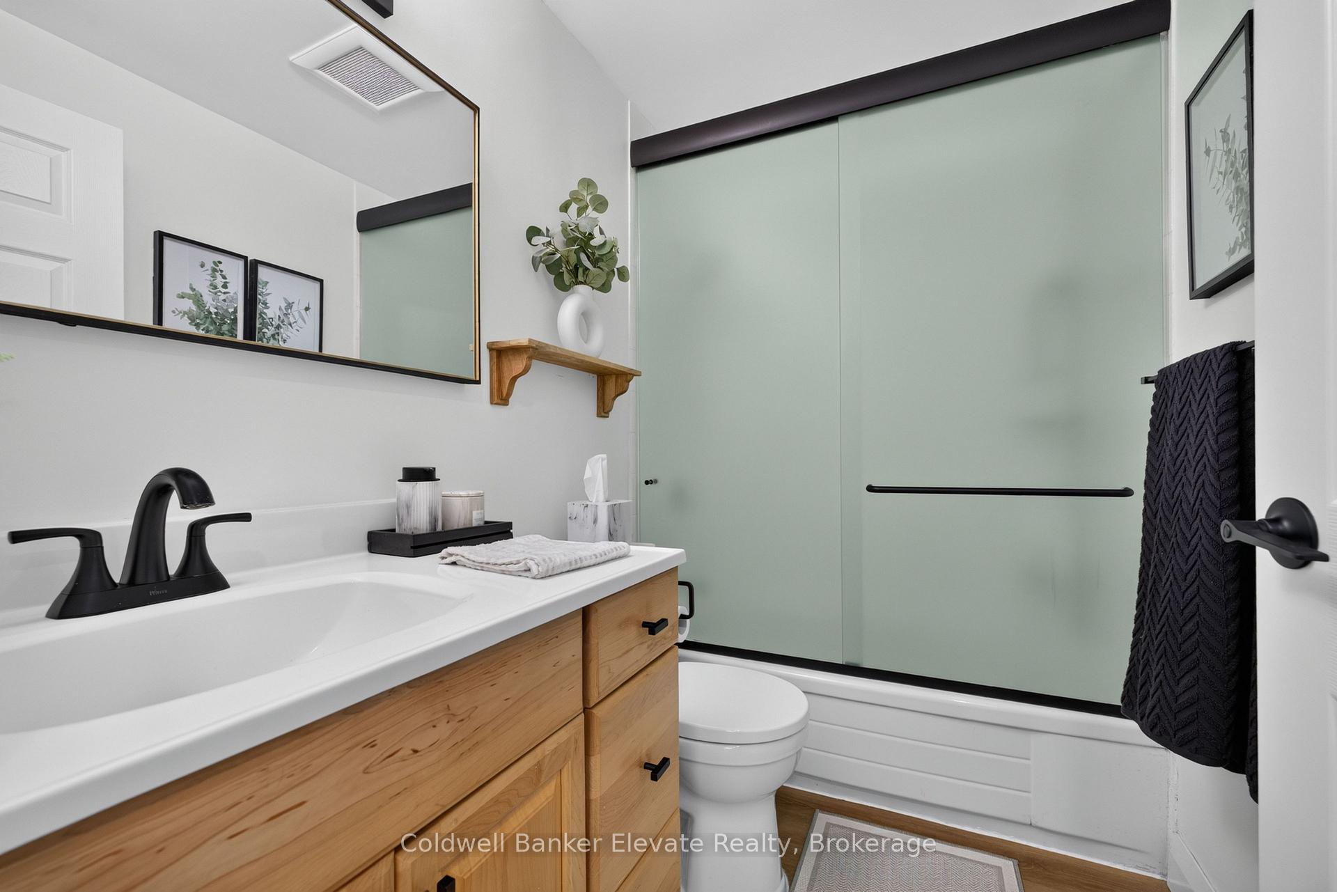 Photo 39 of 111 Kingswood Drive, Kitchener, Alpine — HOMEH