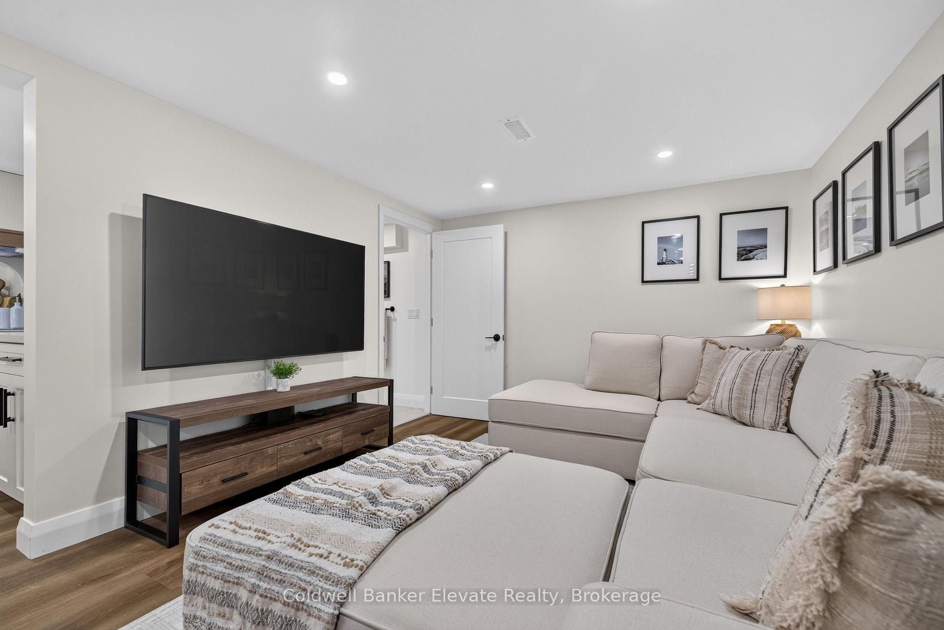 Photo 45 of 111 Kingswood Drive, Kitchener, Alpine — HOMEH