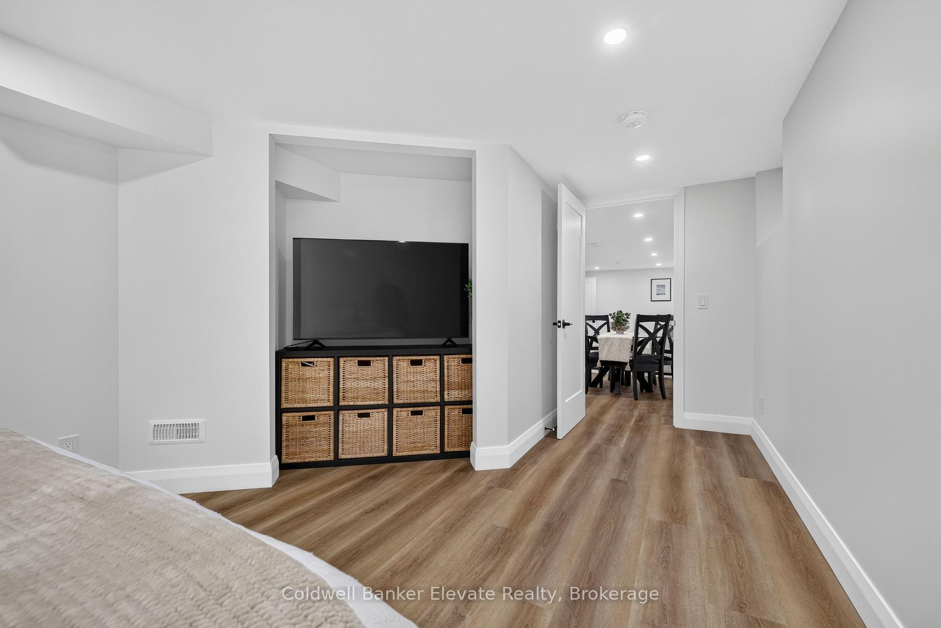 Photo 49 of 111 Kingswood Drive, Kitchener, Alpine — HOMEH