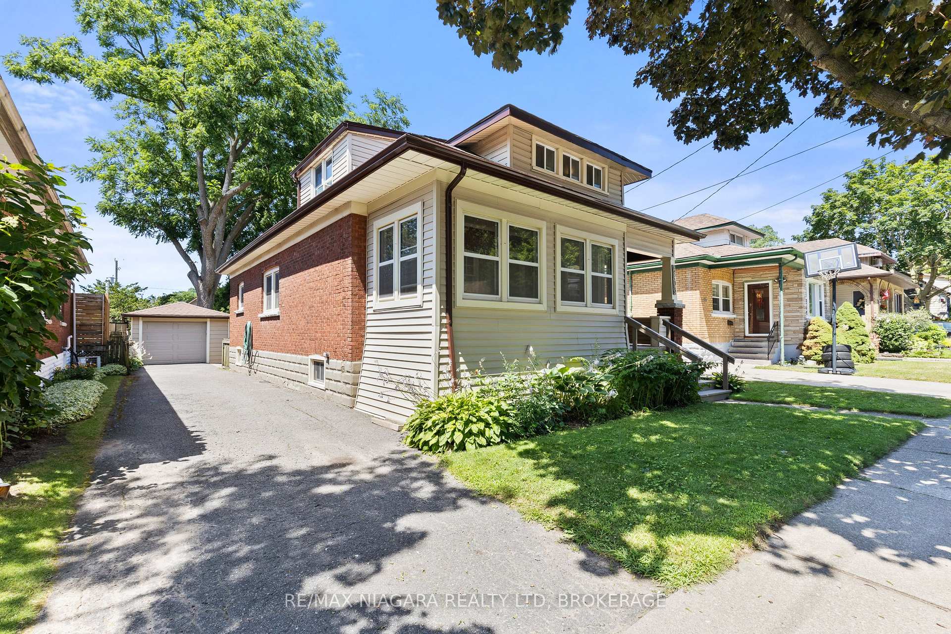 Photo 2 of 6403 Locus Avenue, Niagara Falls, Dorchester — HOMEH