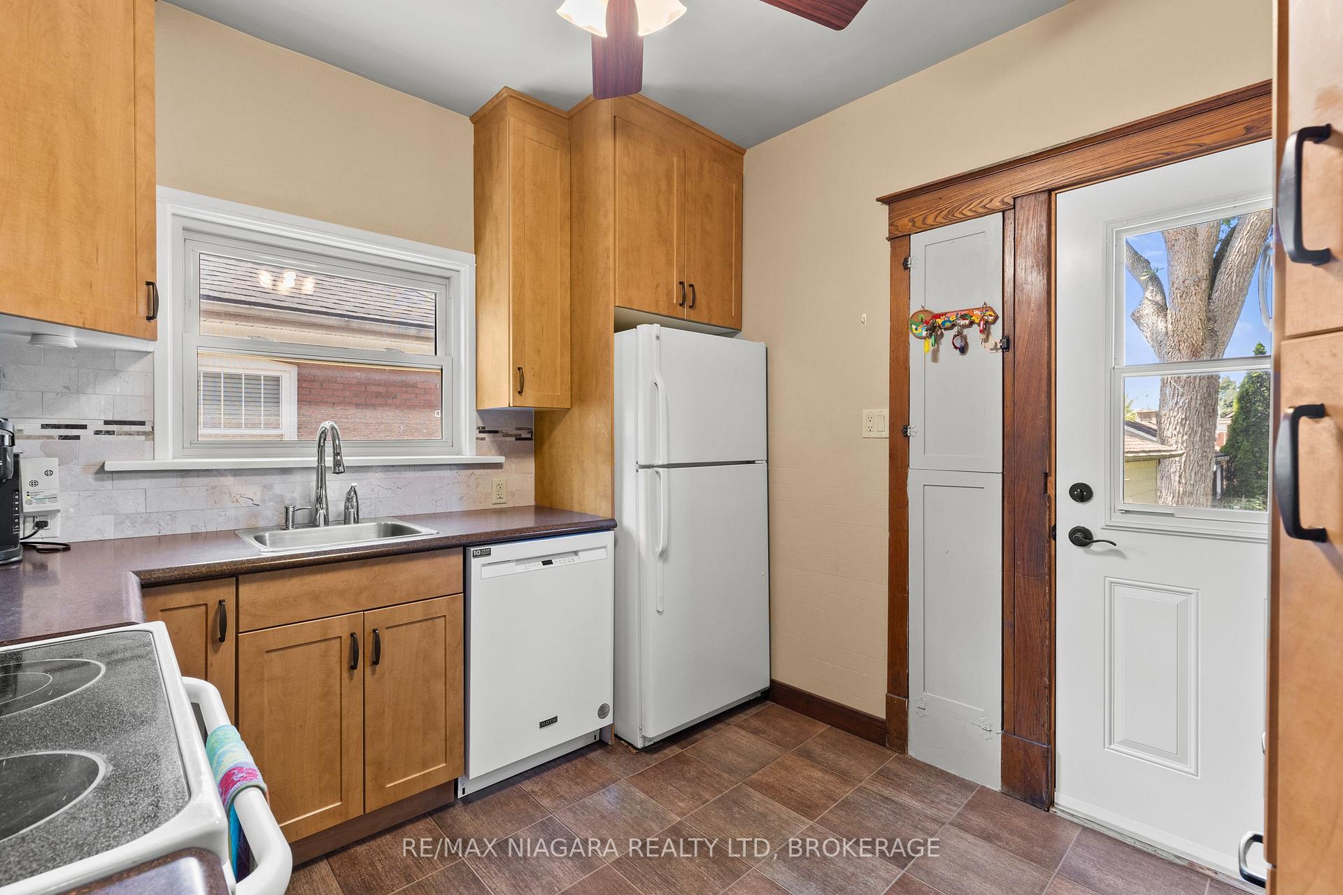 Photo 15 of 6403 Locus Avenue, Niagara Falls, Dorchester — HOMEH