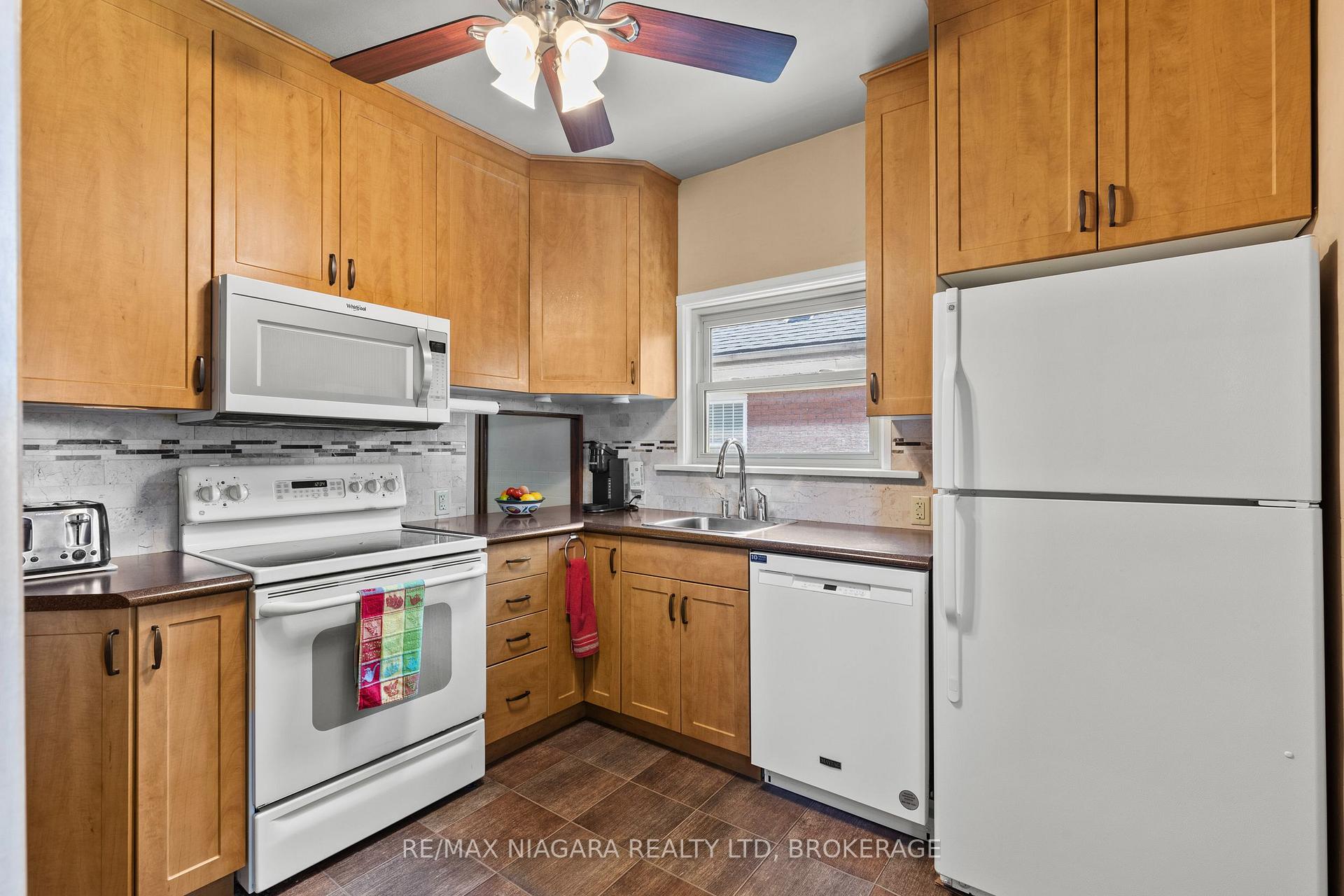 Photo 16 of 6403 Locus Avenue, Niagara Falls, Dorchester — HOMEH