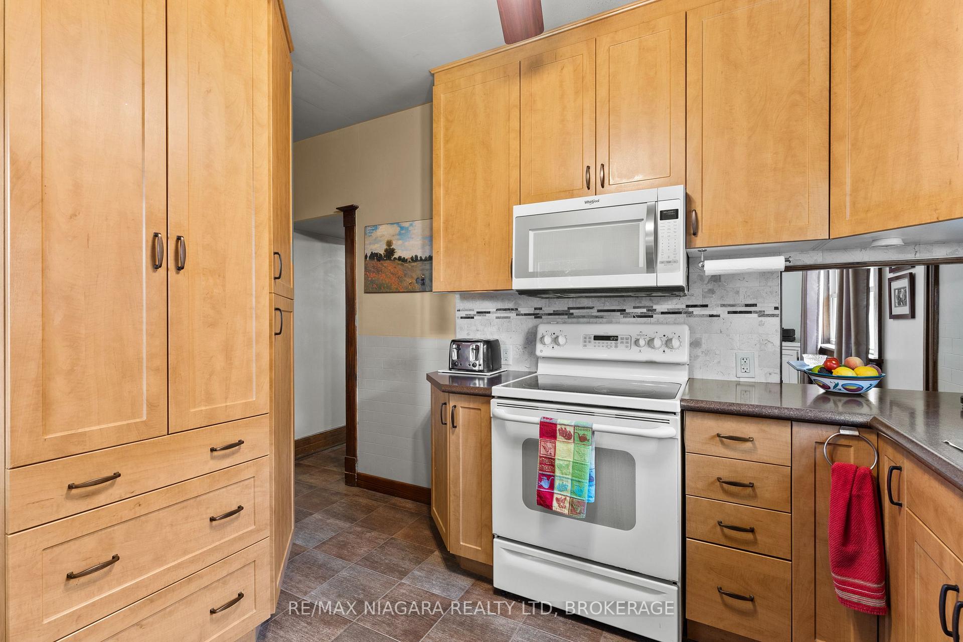 Photo 17 of 6403 Locus Avenue, Niagara Falls, Dorchester — HOMEH