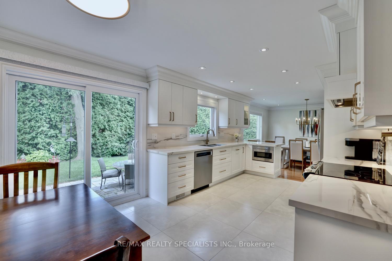 Photo 11 of 2021 Shawanaga Trail, Mississauga, Sheridan — HOMEH