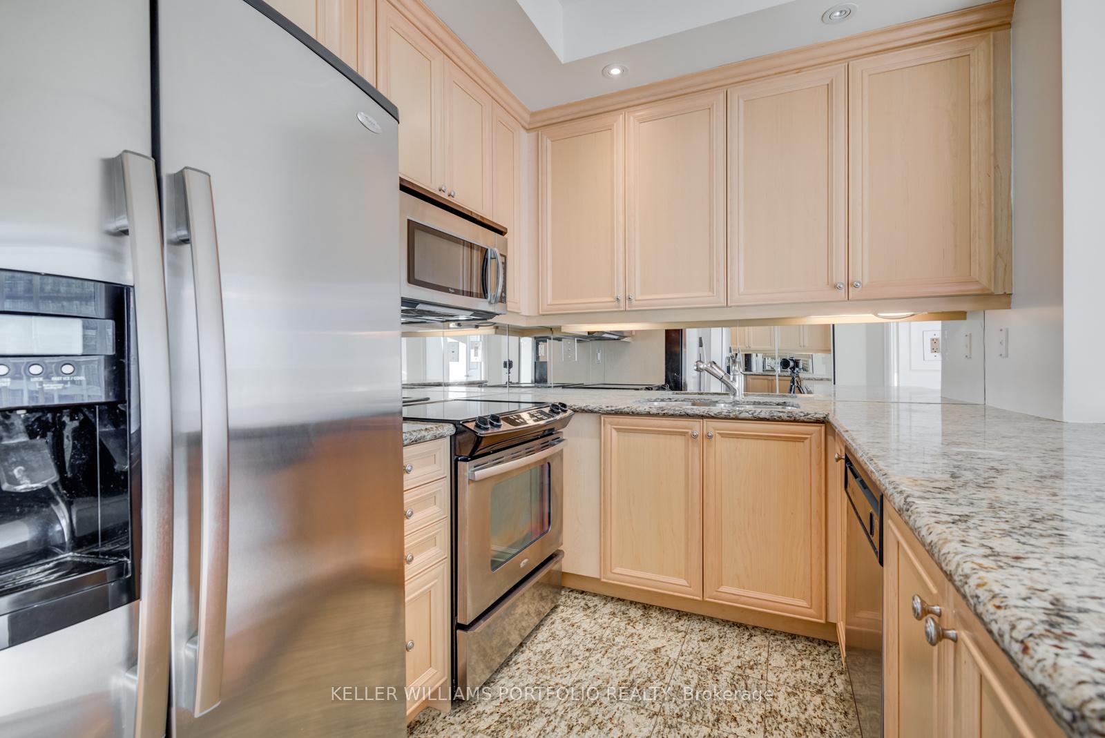 Photo 6 of Unit 727, 628 Fleet Street, Toronto, Niagara — HOMEH