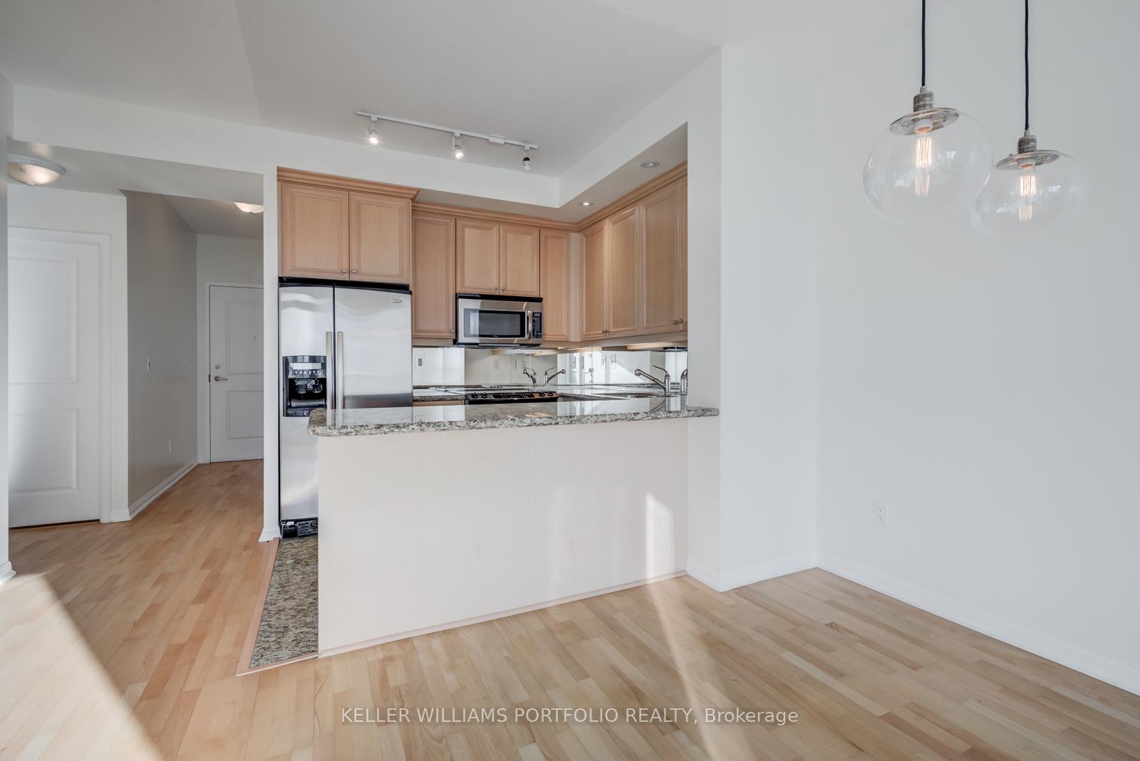 Photo 7 of Unit 727, 628 Fleet Street, Toronto, Niagara — HOMEH