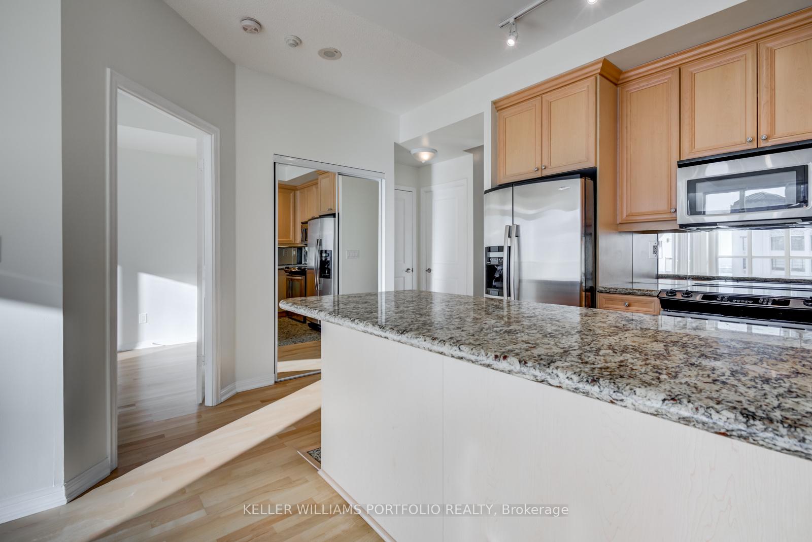 Photo 8 of Unit 727, 628 Fleet Street, Toronto, Niagara — HOMEH