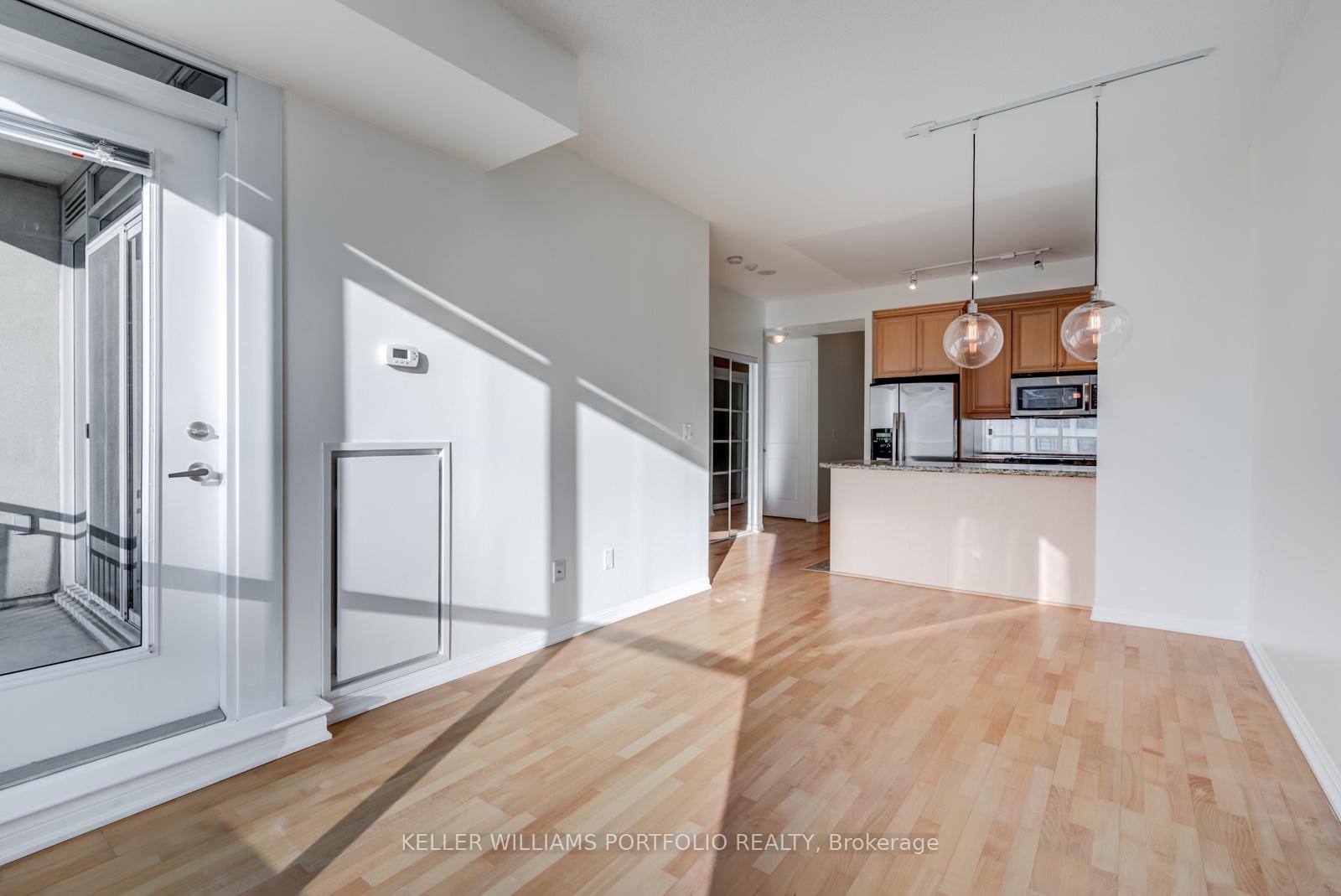 Photo 11 of Unit 727, 628 Fleet Street, Toronto, Niagara — HOMEH