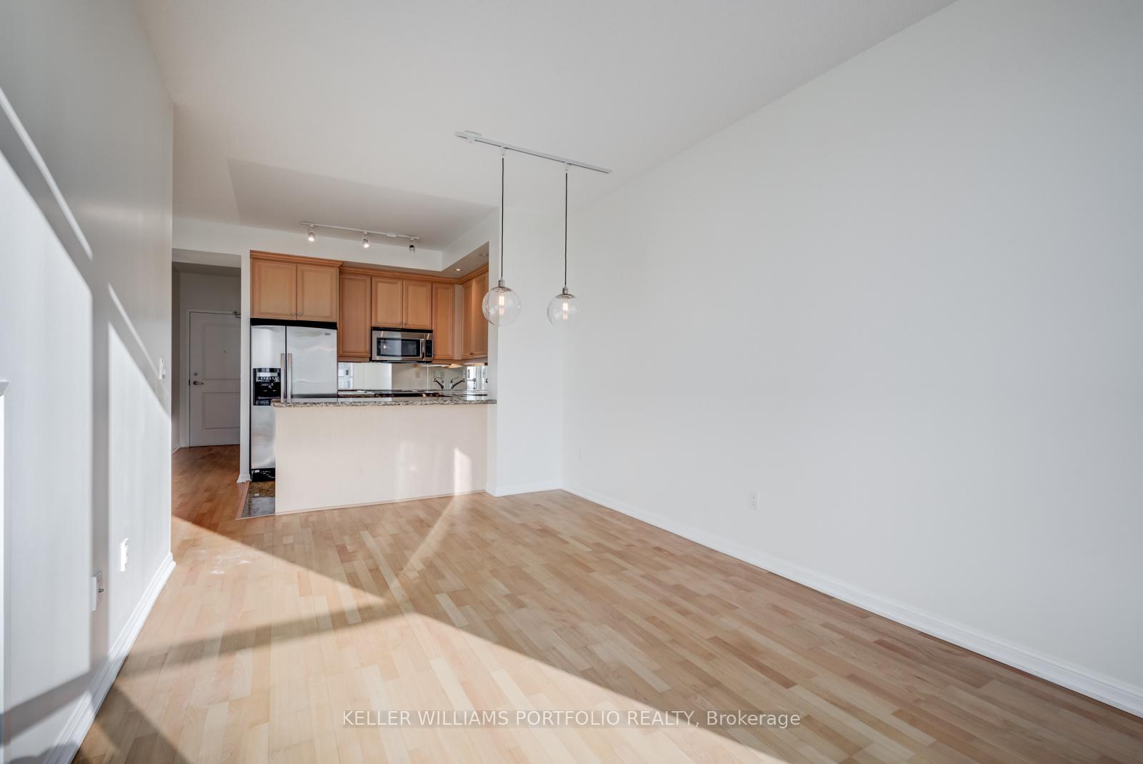 Photo 12 of Unit 727, 628 Fleet Street, Toronto, Niagara — HOMEH