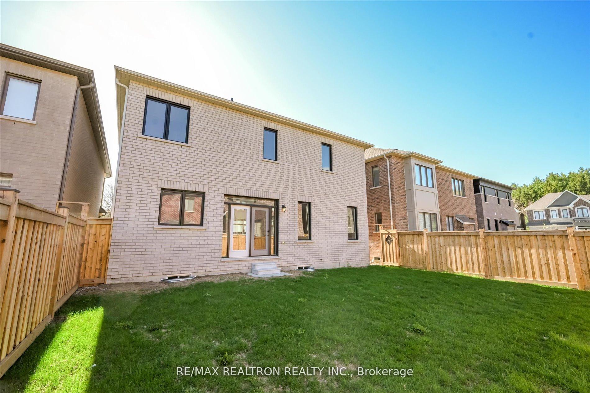 Photo 4 of 2858 Foxden Square, Pickering, Rural Pickering — HOMEH