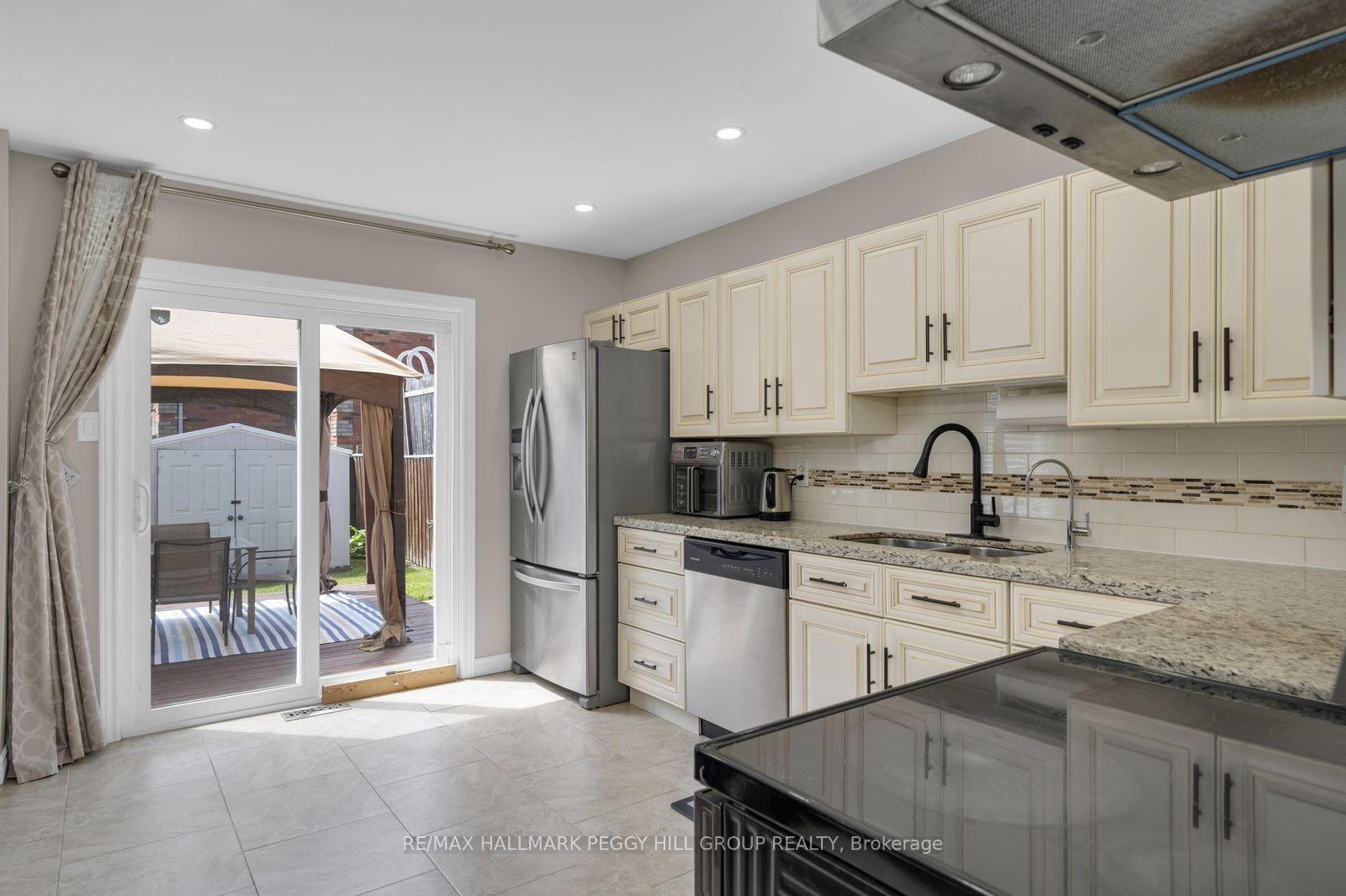 Photo 3 of 35 Victorway Drive, Barrie, Holly — HOMEH
