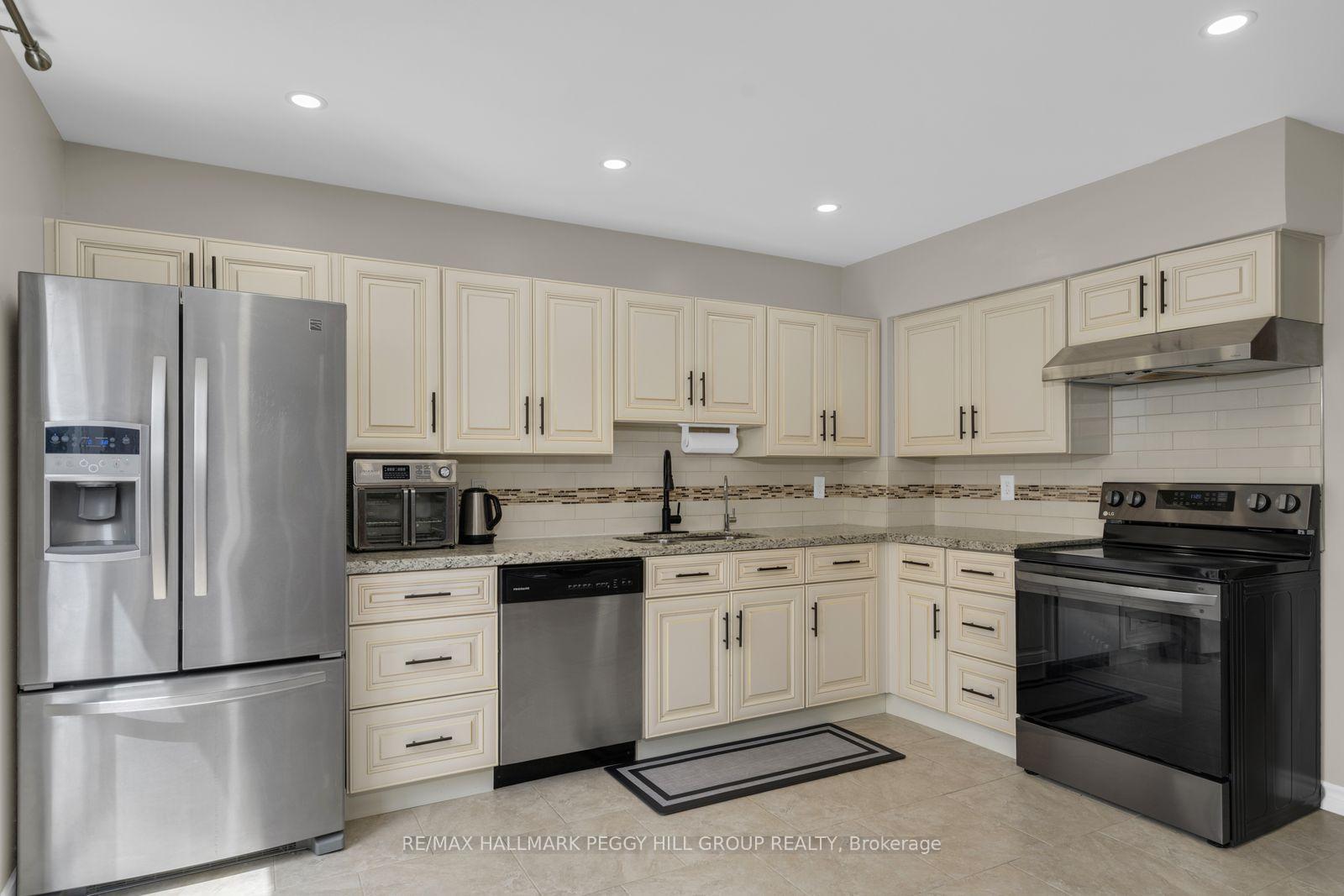 Photo 4 of 35 Victorway Drive, Barrie, Holly — HOMEH
