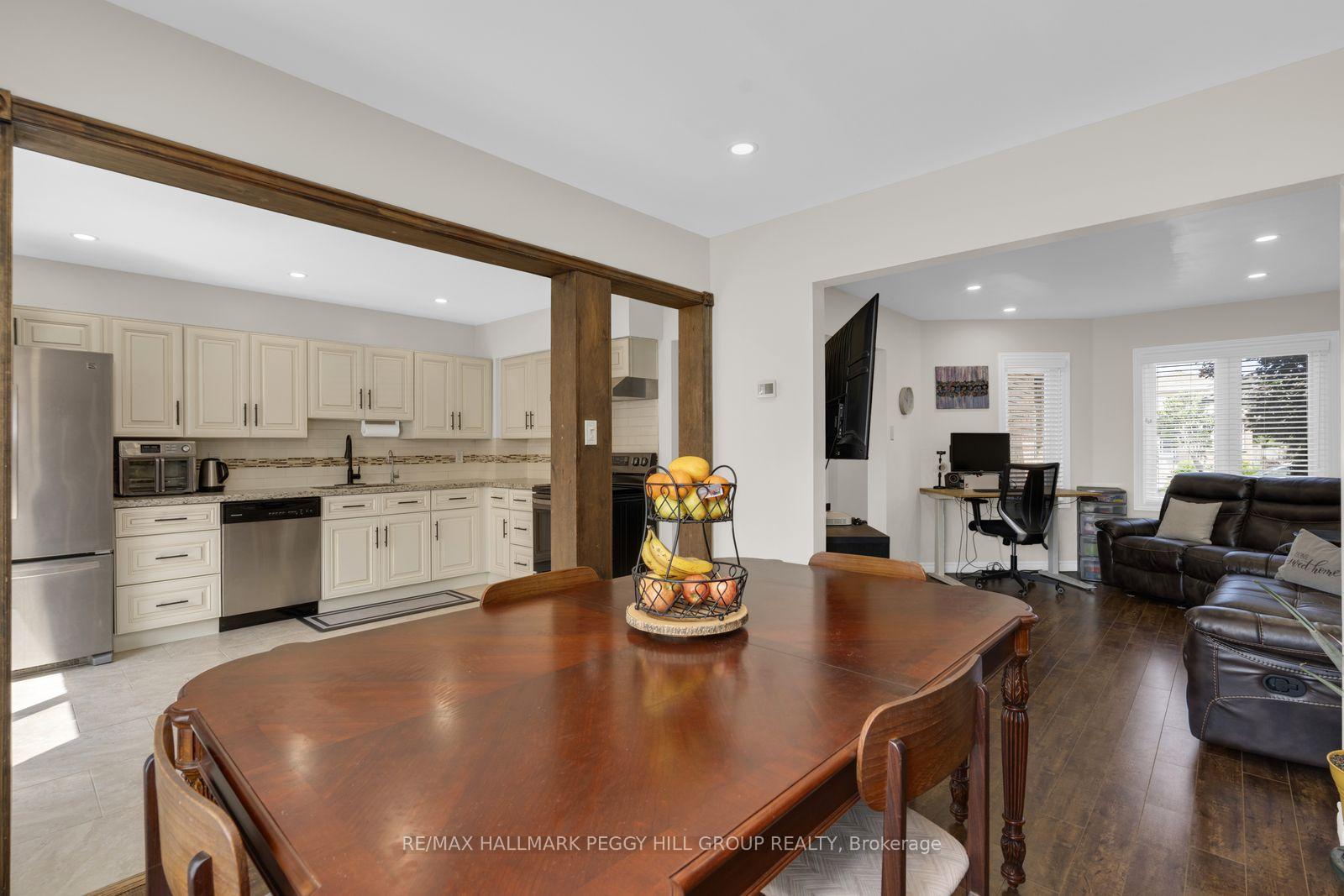 Photo 6 of 35 Victorway Drive, Barrie, Holly — HOMEH